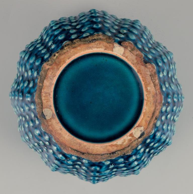 Céramiste d'atelier européen. Grand porte-pot de fleurs en céramique. Glaçure turquoise. en vente 1