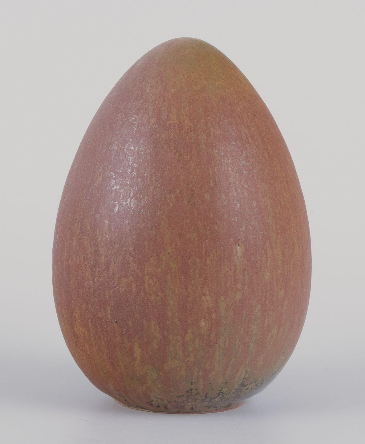 Pre-owned goods are exempt from import duties for U.S. customers. 
Therefore, no import tariffs will be applicable to your purchase.

European studio ceramist.
Sculpture in the shape of an egg in hand-glazed ceramic.
Glaze in green and brown