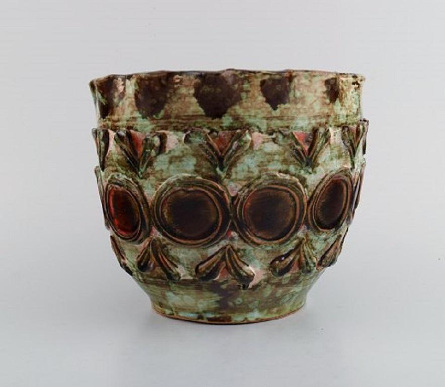 European studio ceramist. Two flower pots in glazed ceramics, 1960s / 70s.
Measures: 18 x 15 cm.
In excellent condition.