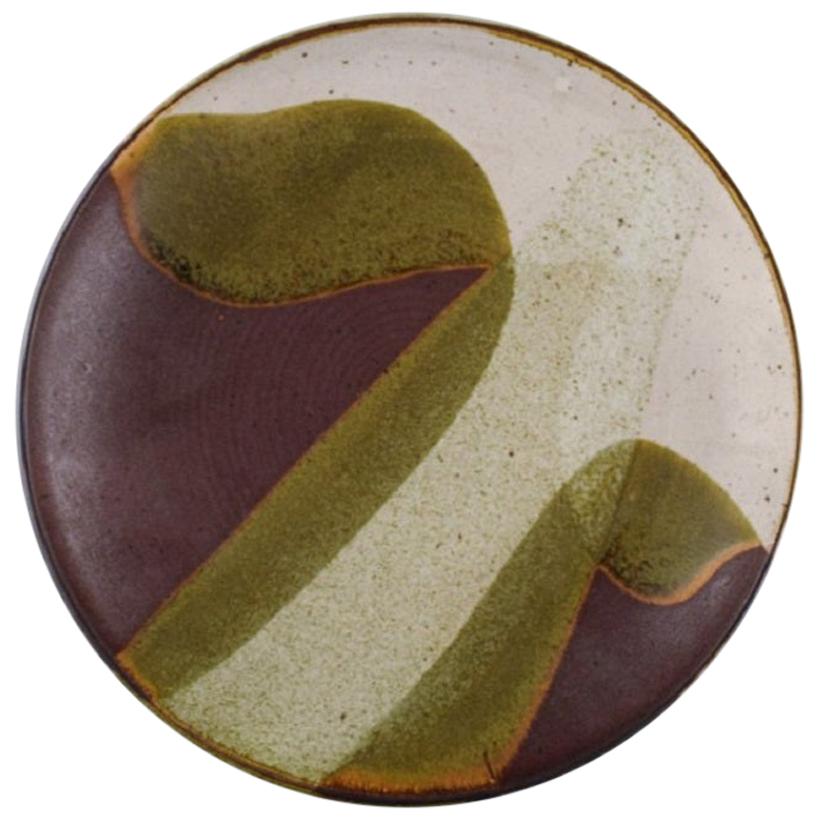 Studio europeo di ceramica, piatto unico in ceramica smaltata, datato 1985