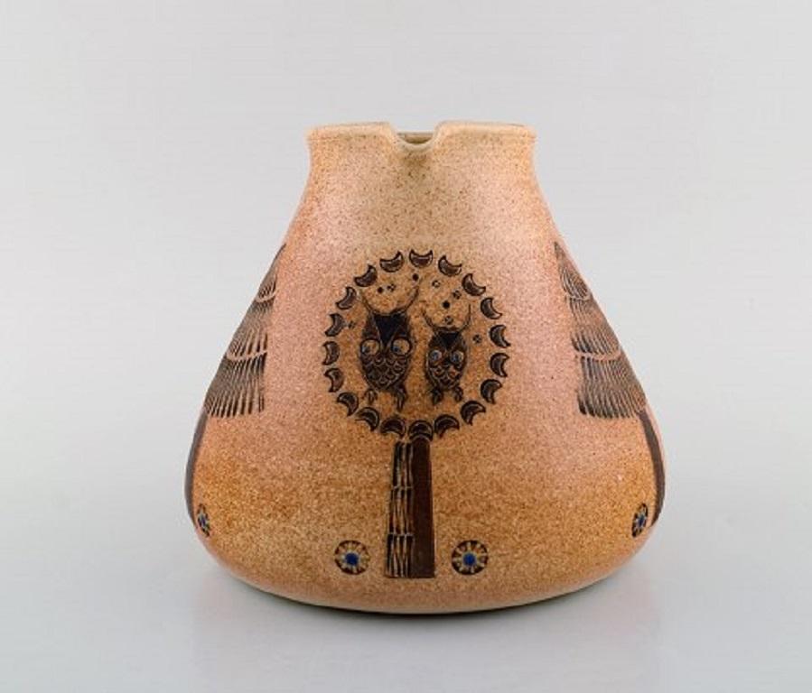 Ceramista di studio europeo. Caraffa unica in ceramica smaltata. Datato 1947.
Misure: 22 x 17 cm.
In ottime condizioni.
Firmato.