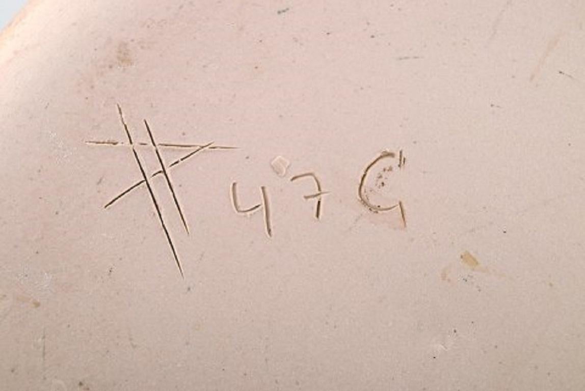Metà XX secolo Studio europeo di ceramica, brocca unica in ceramica smaltata, datata 1947 in vendita