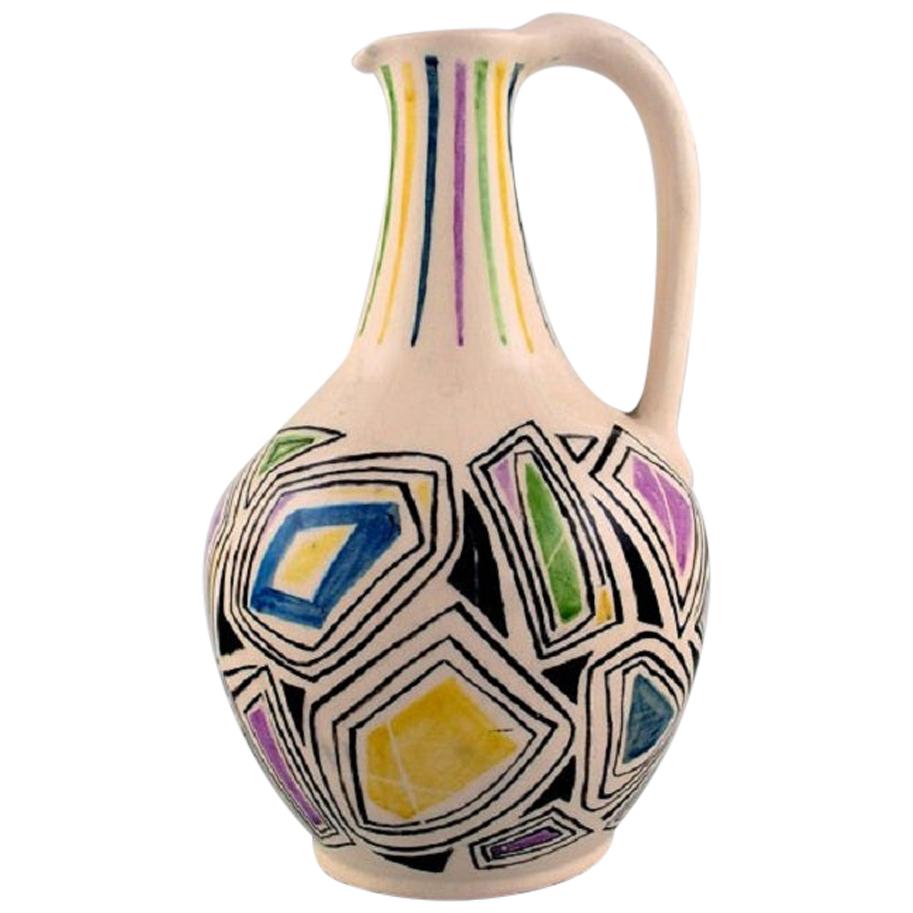 Studio europeo di ceramica, brocca unica con manico in ceramica smaltata, datata 1957 in vendita
