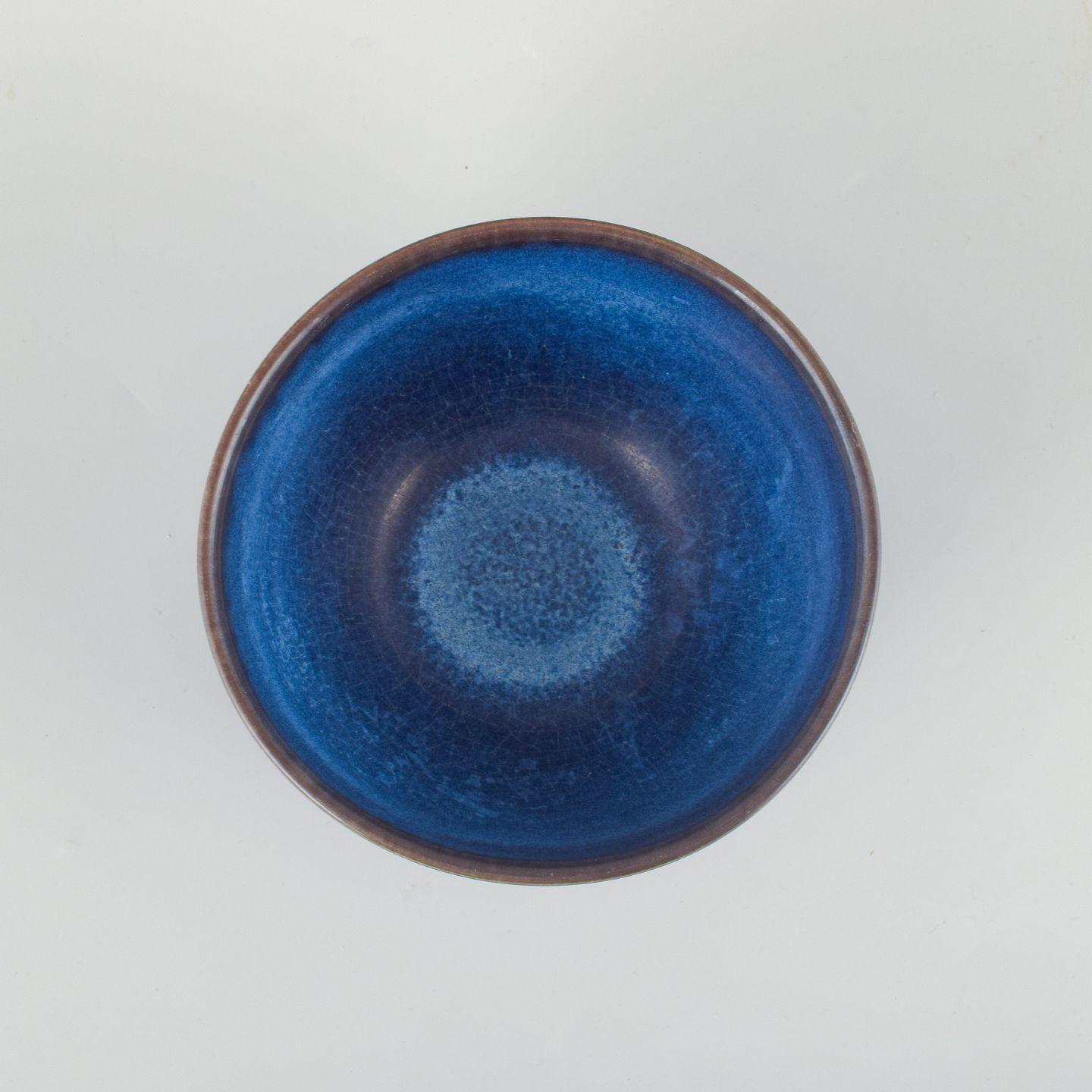 Fine XX secolo European Studio Potter. Ceramic bowl with deep blue glaze. Ca. 1970s in vendita