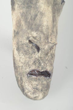 Europäischer Studiotöpfer. Einzigartige Skulptur aus Steingut mit hornartiger Form A. 1970s