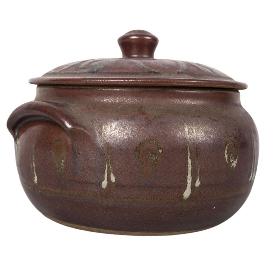 European Studio Pottery, Olla con tapa de esmalte rojo en venta