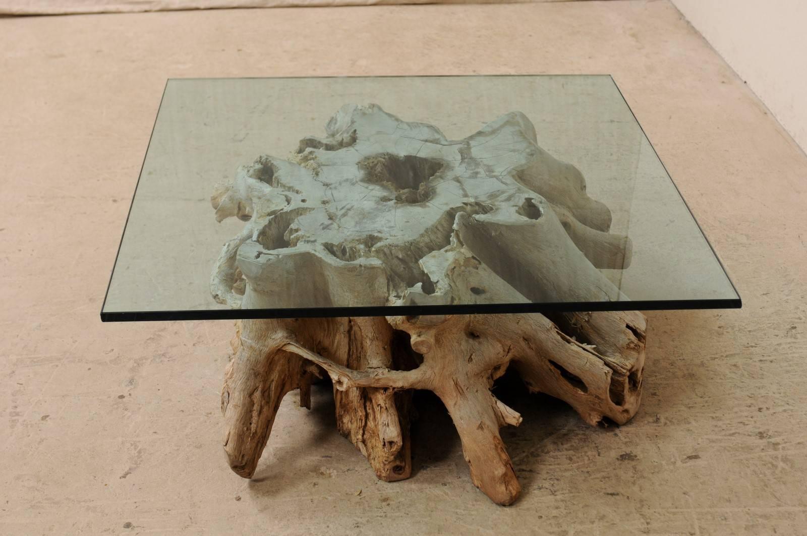 Table basse sur mesure avec plateau en verre et base en écaille d'arbre en bois naturel européen du 19e siècle  en vente 1