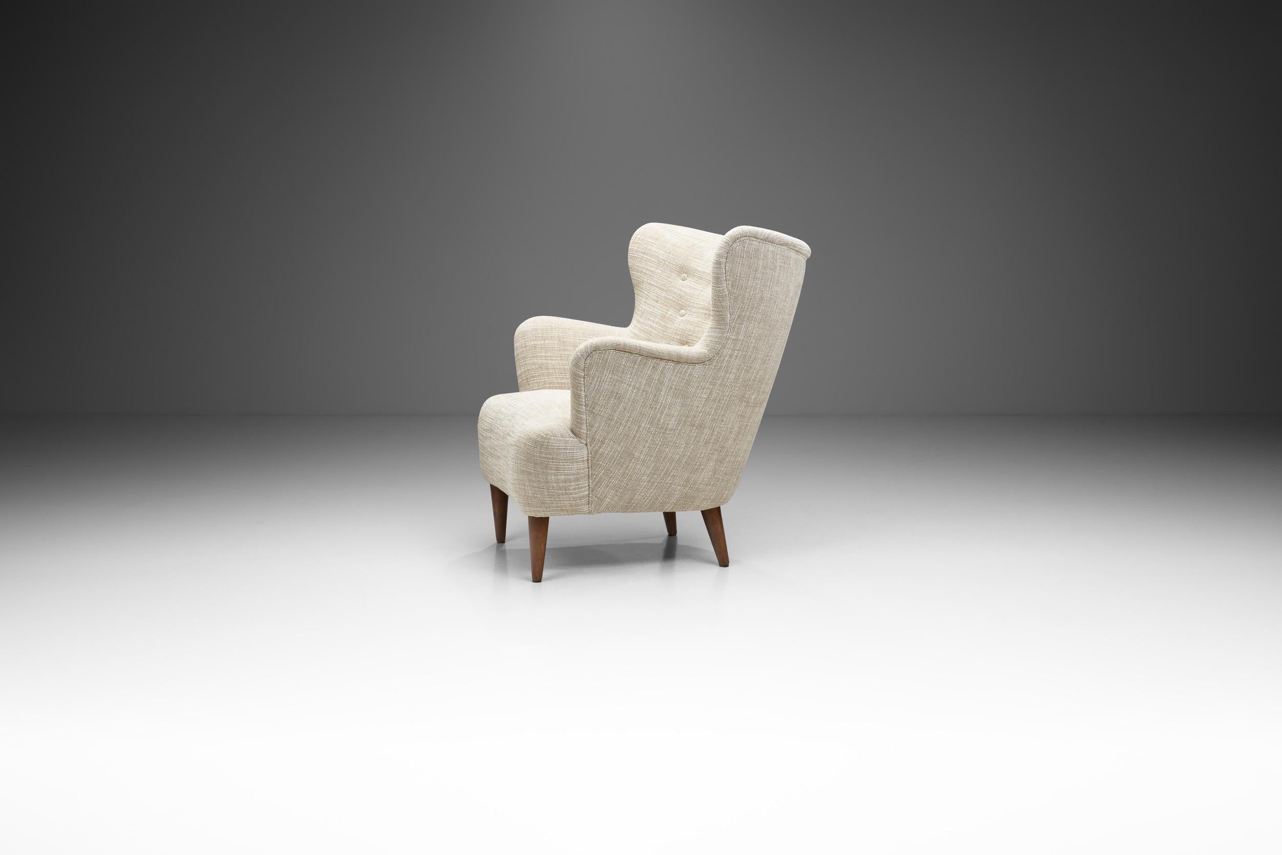 European Upholstered Lounge Chair, Europe, ca 1950s In Good Condition For Sale In Utrecht, NL
