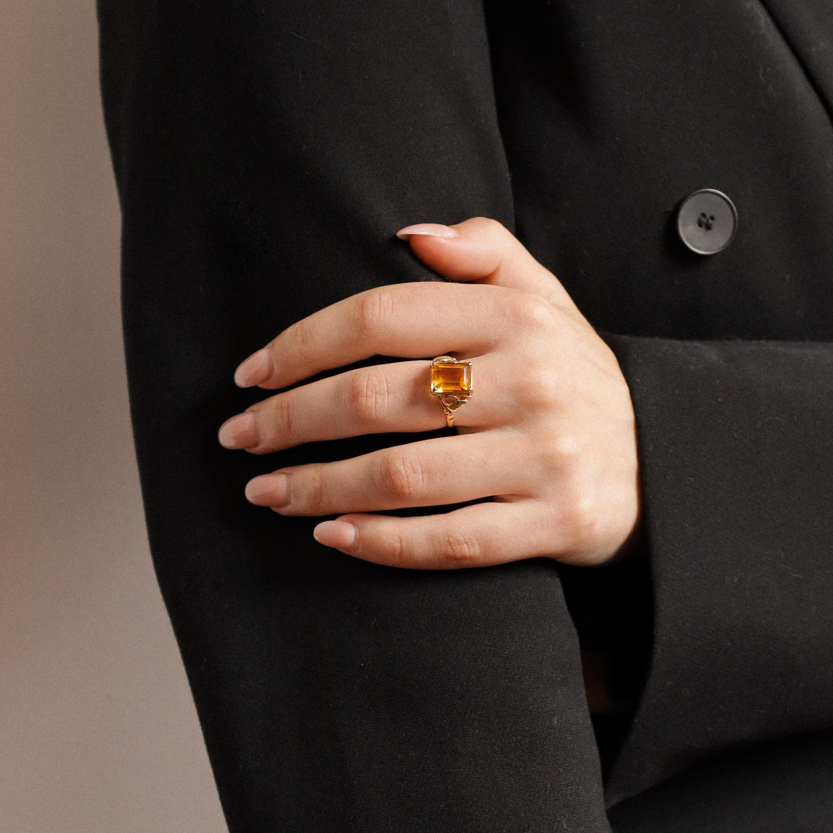 Taille émeraude Bague solitaire européenne vintage en or jaune 14 carats avec citrine ocre facettée