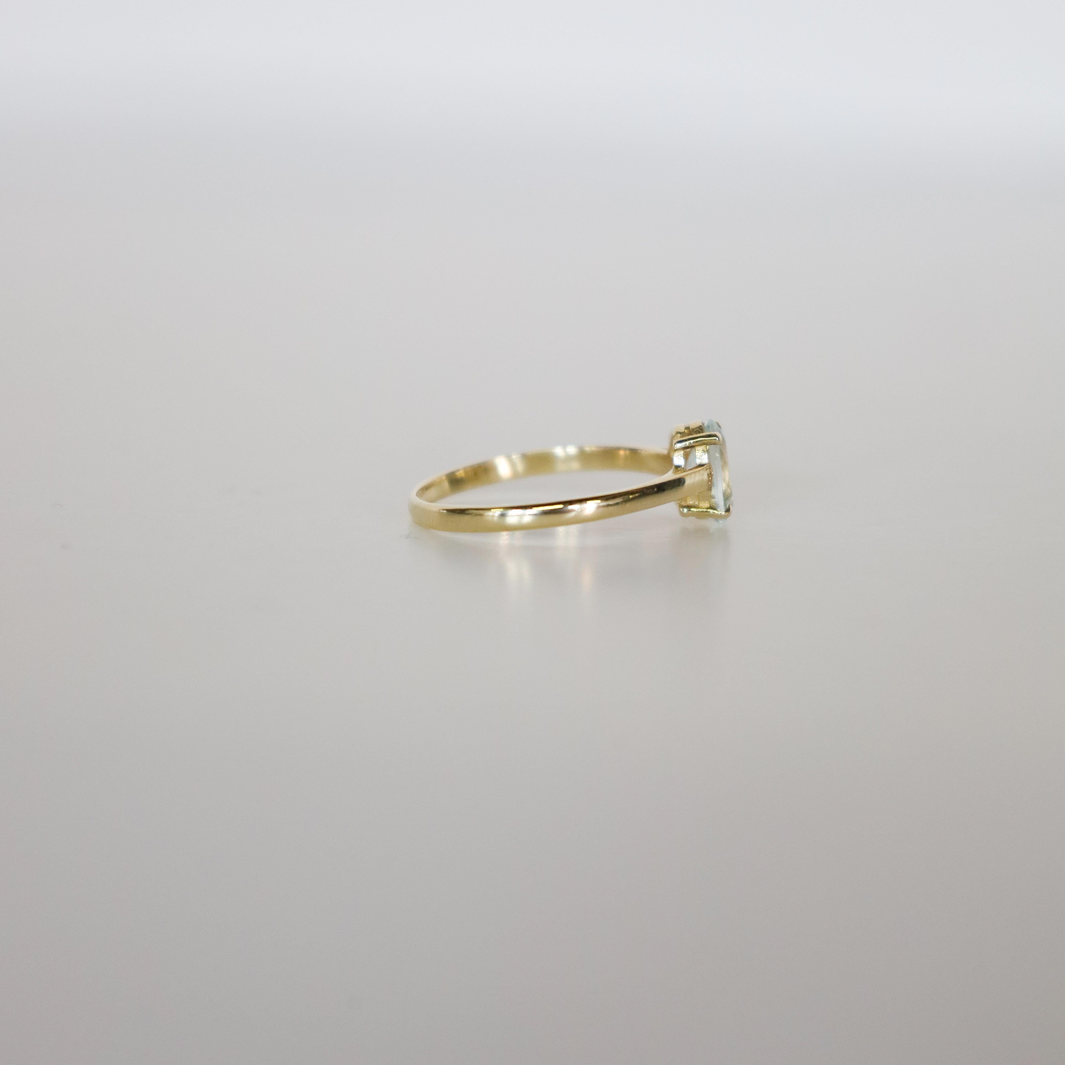 Women's 14k Yellow Gold Solitaire Ring with Oval Brilliant-Cut Aquamarine