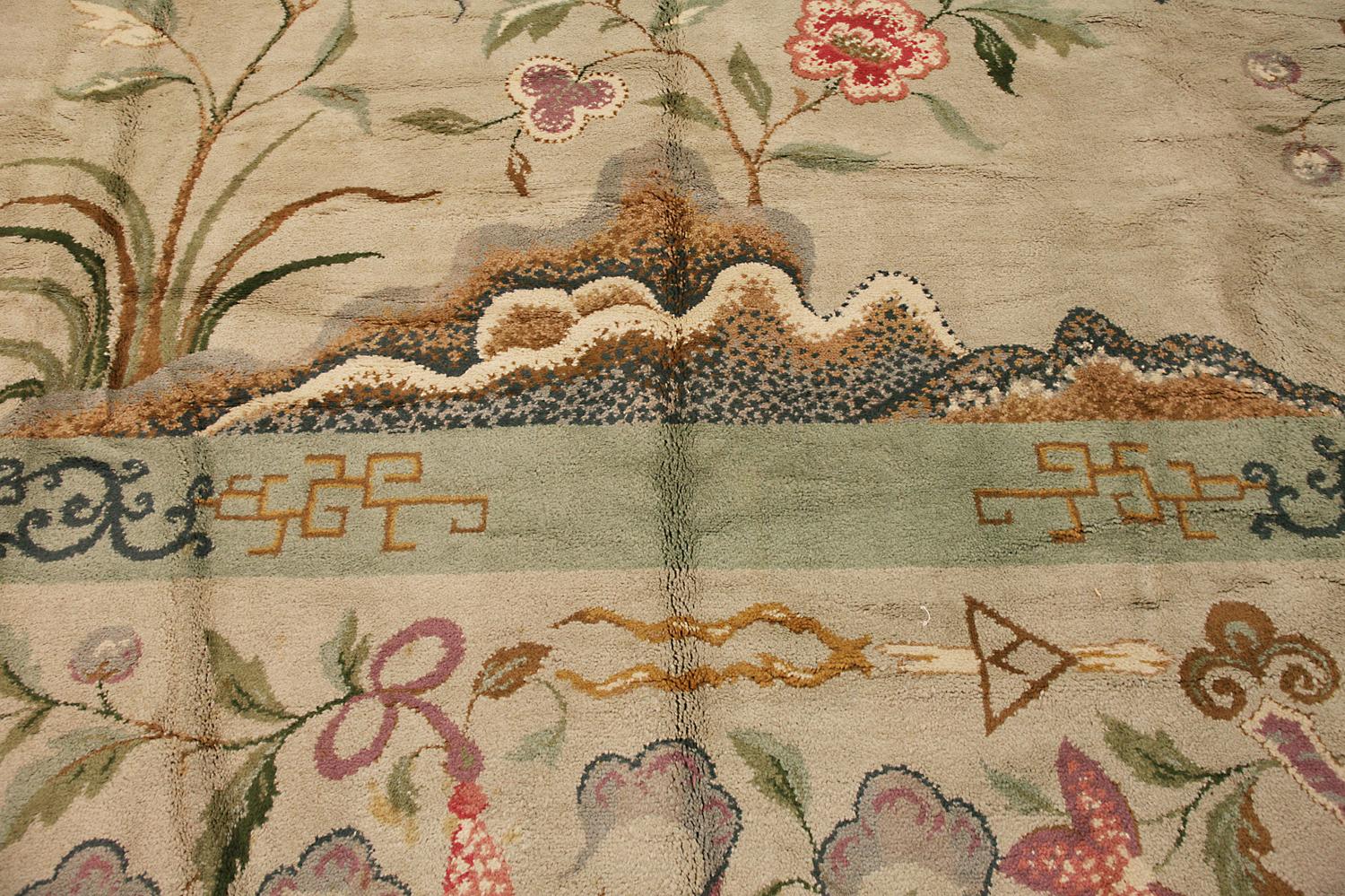 European Vintage Open Field Olive Green Wool Carpet, 1920-1950 In Good Condition In Ferrara, IT