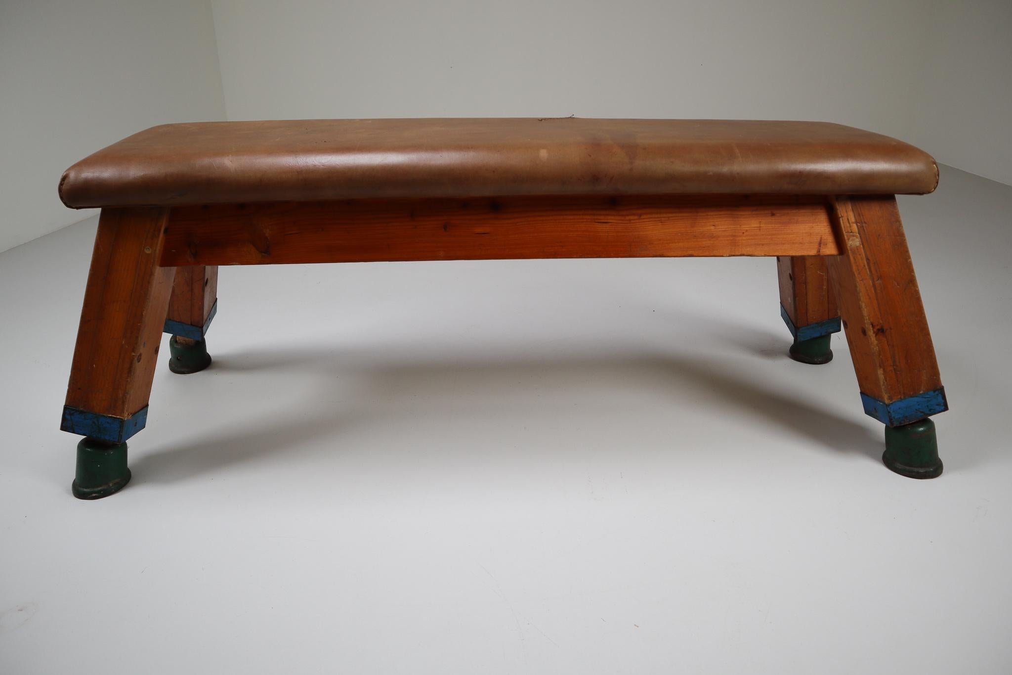 European Vintage Patinated Leather Gym Bench or Table, circa 1950s In Good Condition In Almelo, NL