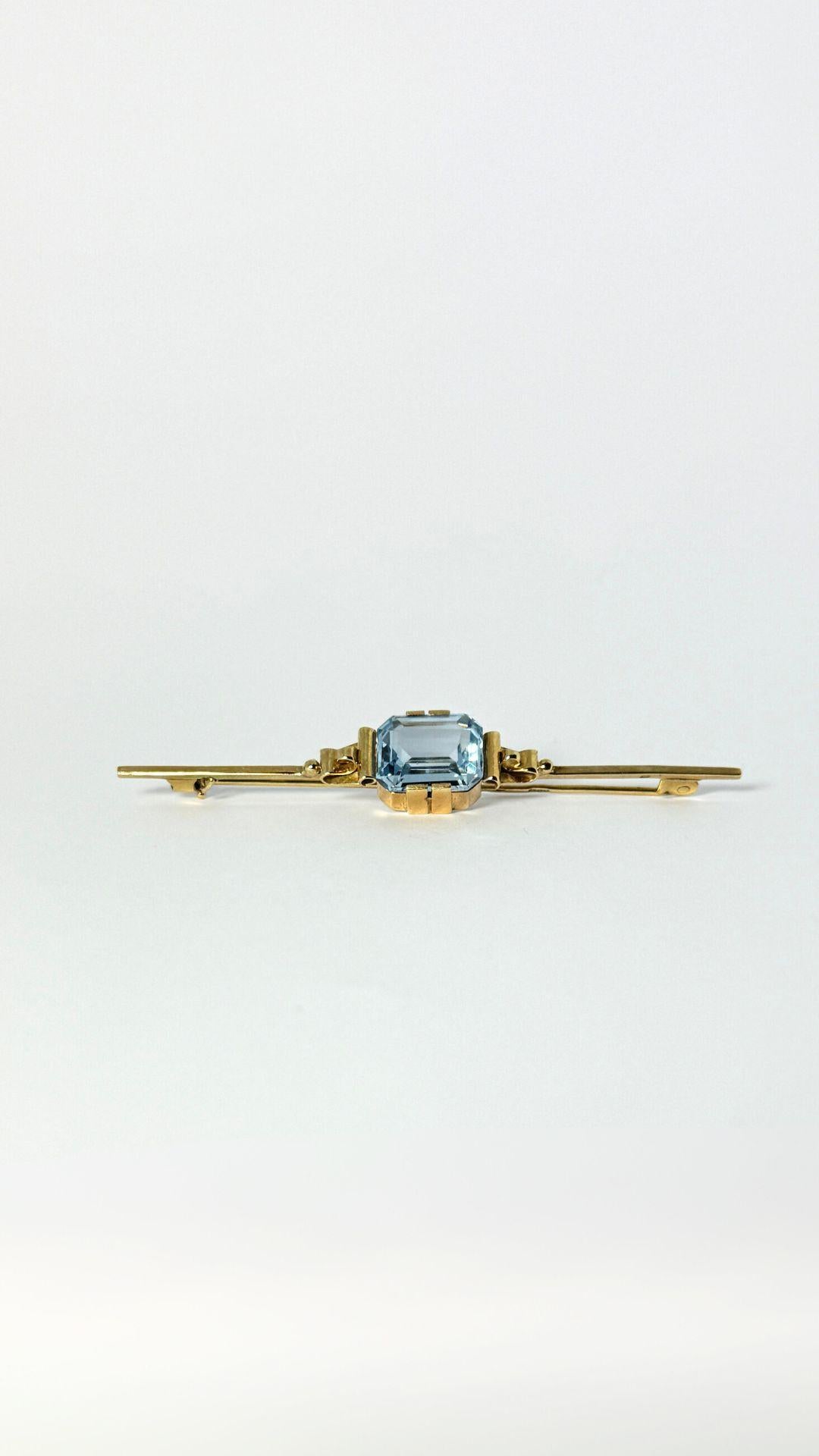 Emerald Cut European vintage pin 14 carat gold with blue topaz For Sale