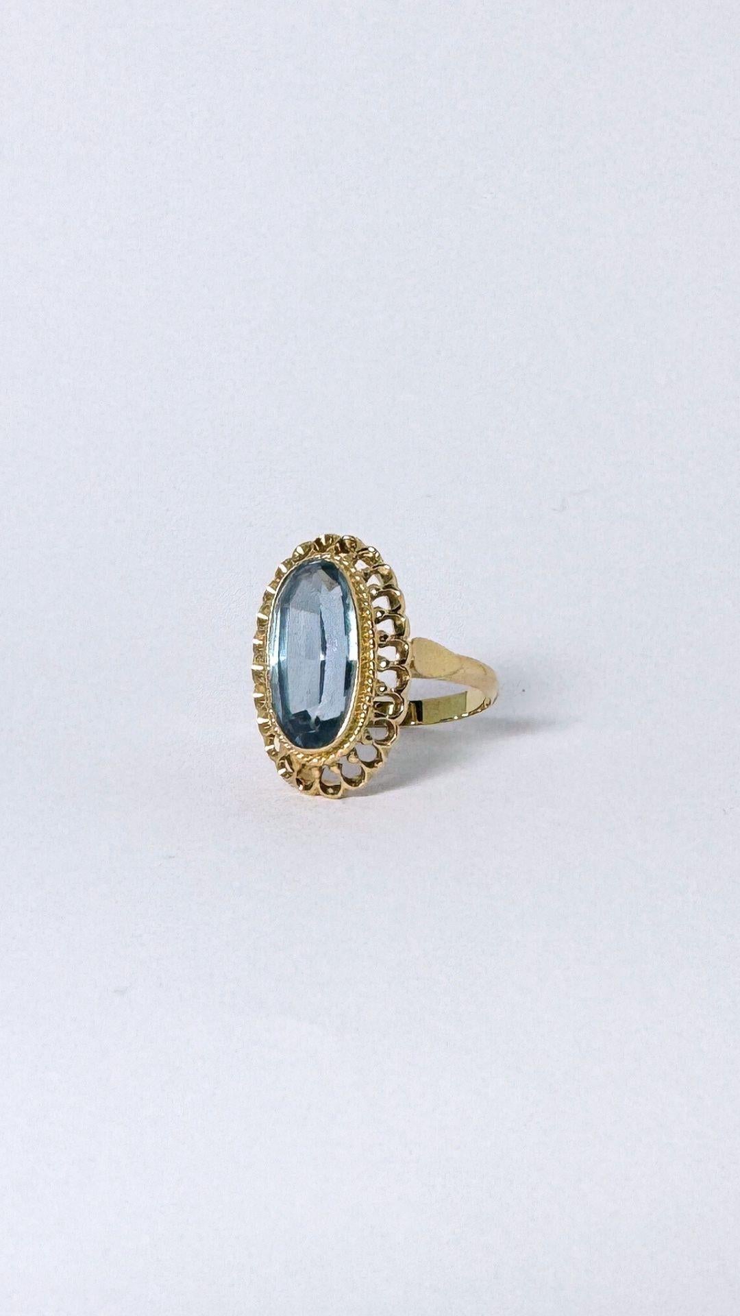 Romantic European vintage ring 14 carat gold with a spinel of  5.54 carat For Sale