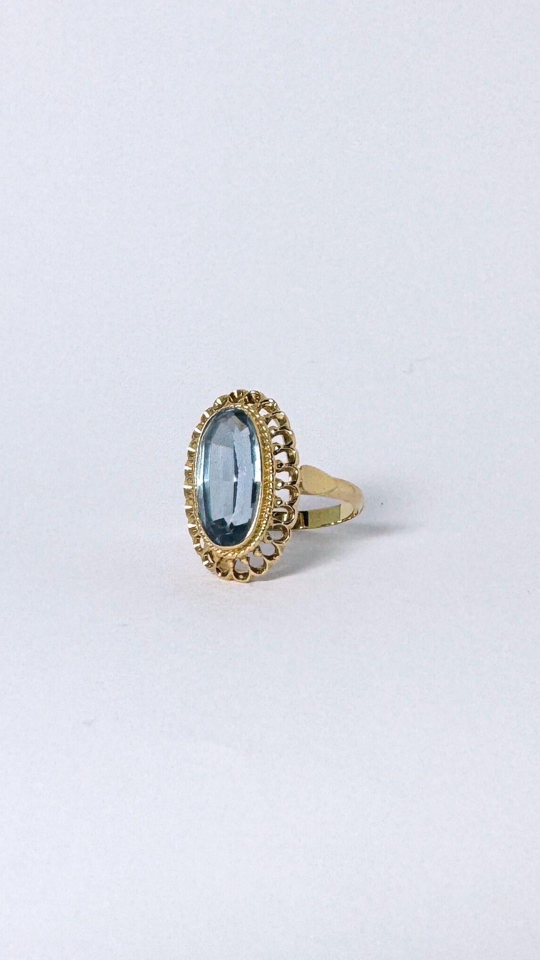 14k gold ring with an oval blue spinel of 5.54 carat In Good Condition In Heemstede, NL