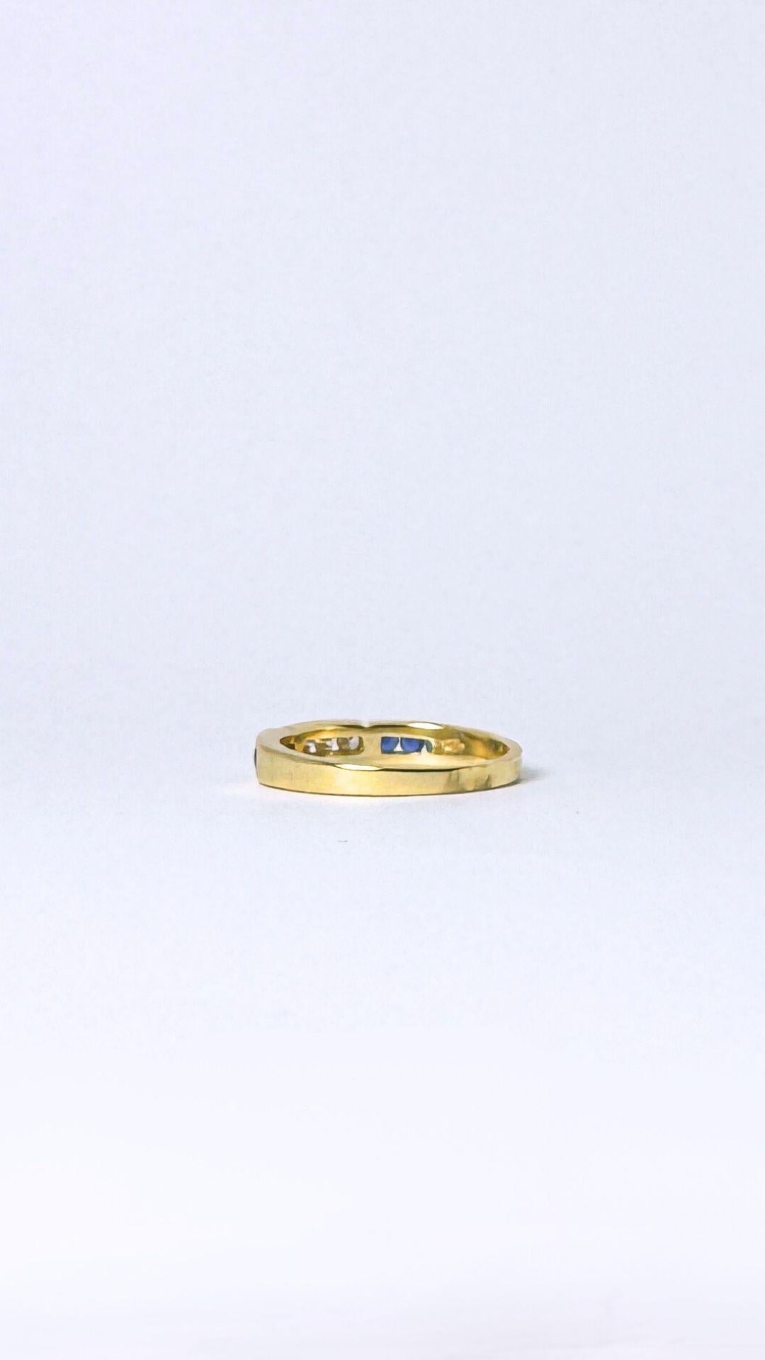 European vintage ring 14 carat yellow gold with diamonds and blue sapphires In Good Condition For Sale In Heemstede, NL
