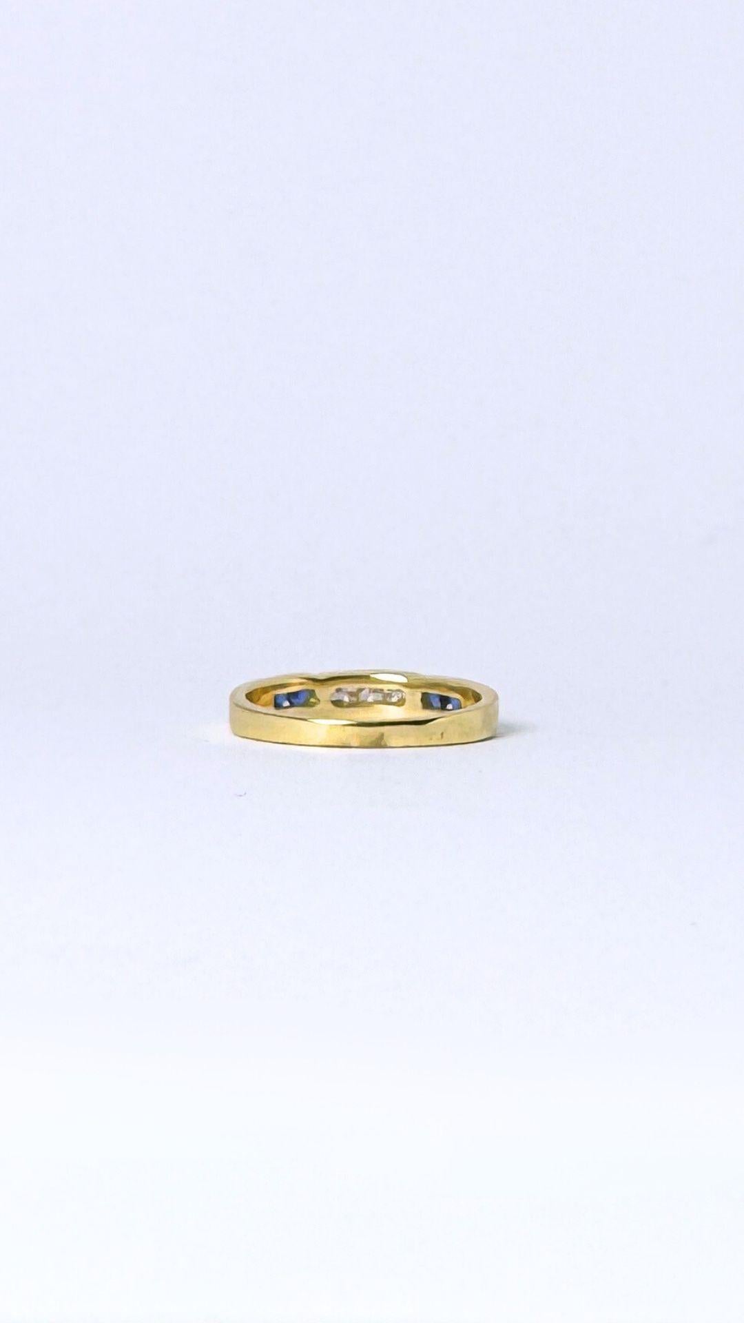 Europäischer Vintage-Ring aus 18 Karat Gold mit Brillanten und blauen Saphiren im Angebot 1
