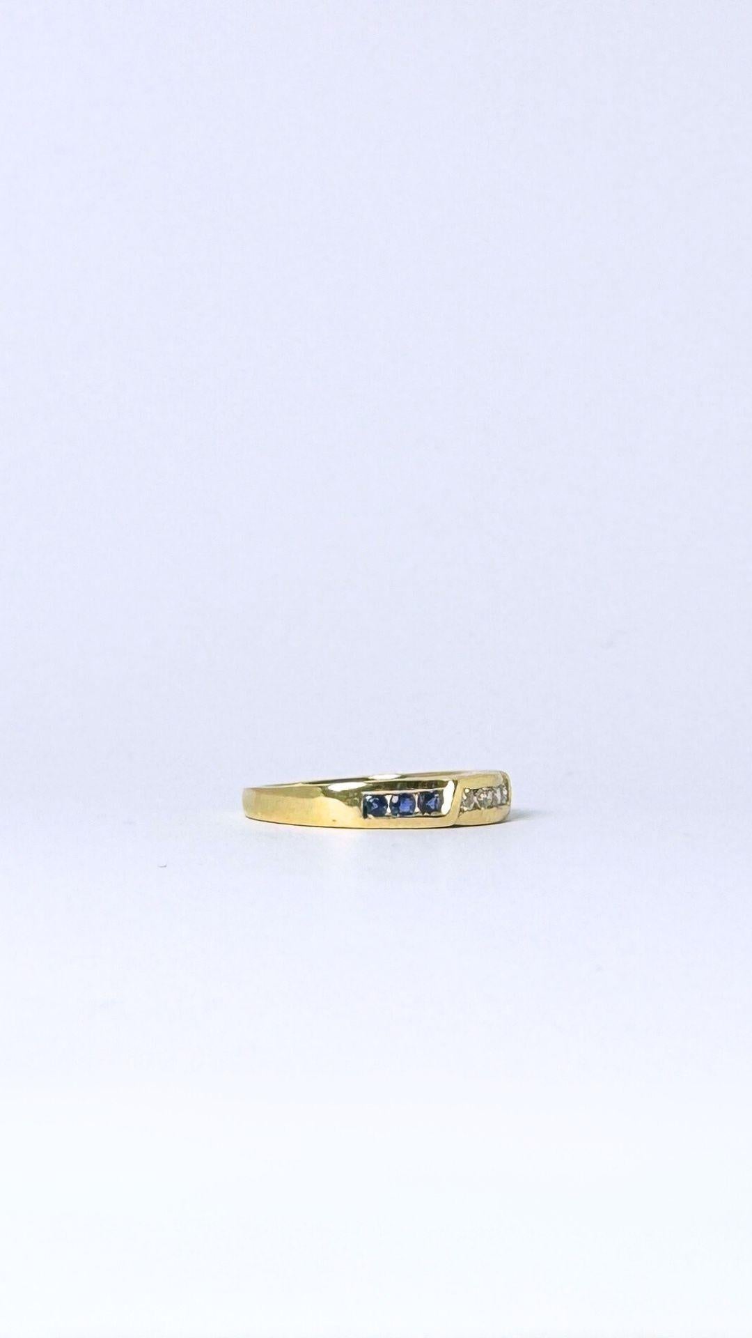 Europäischer Vintage-Ring aus 18 Karat Gold mit Brillanten und blauen Saphiren im Angebot 4
