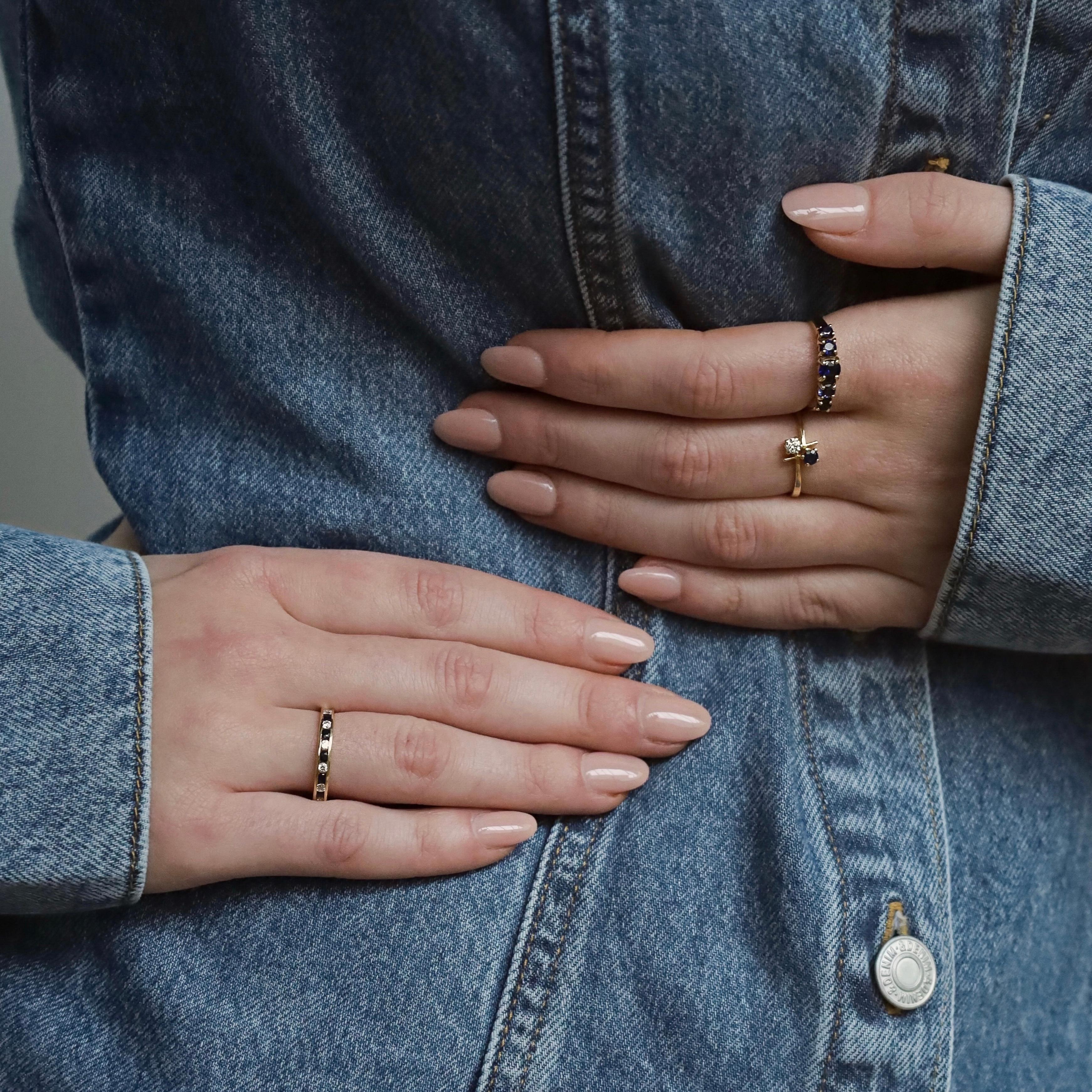 Europäischer Vintage-Ring aus 18 Karat Gold mit Brillanten und blauen Saphiren im Zustand „Gut“ im Angebot in Heemstede, NL
