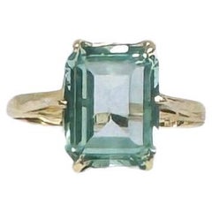 European vintage ring of 14 carat gold with a green tourmaline 