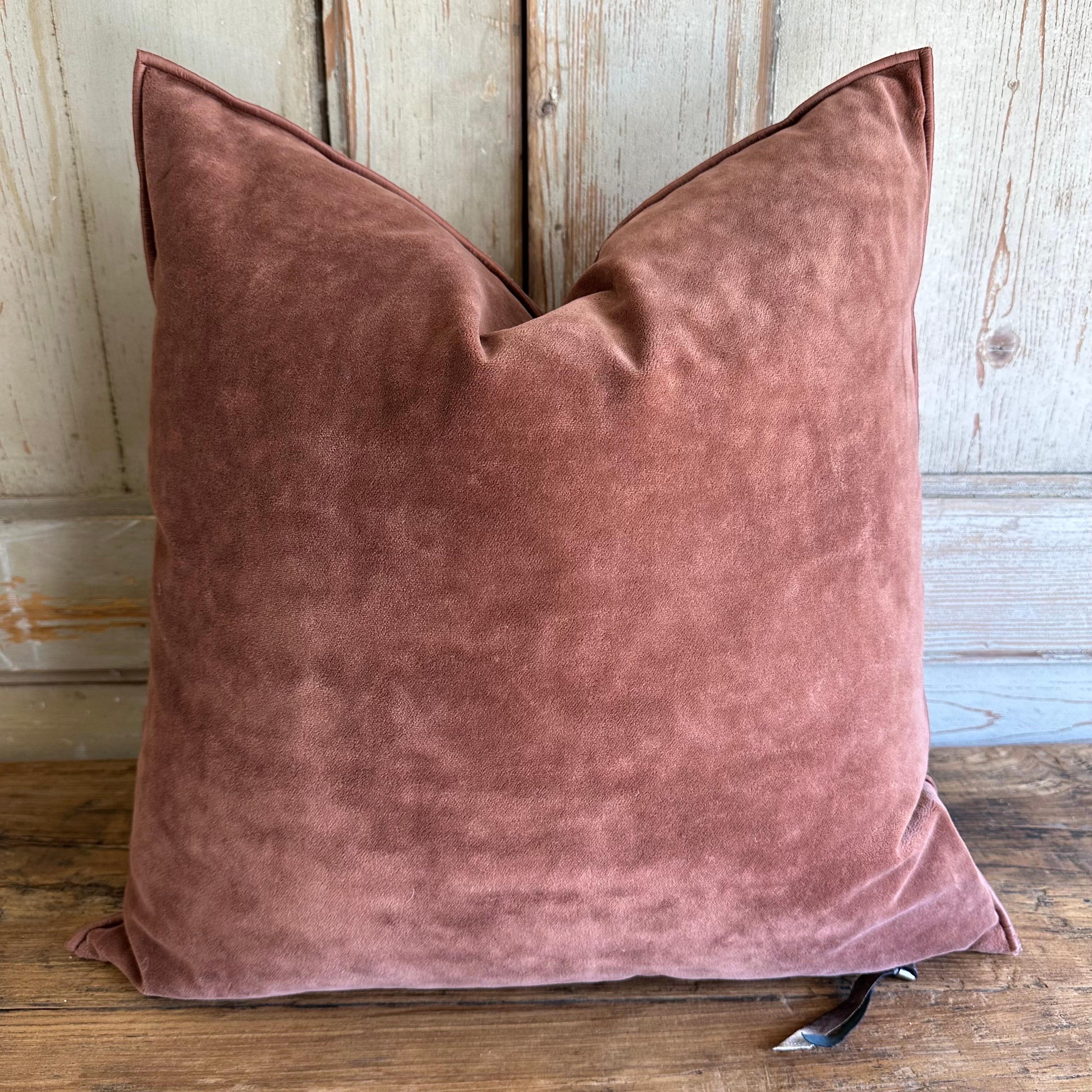 European vintage velvet accent pillow with down feather insert
Size: 22