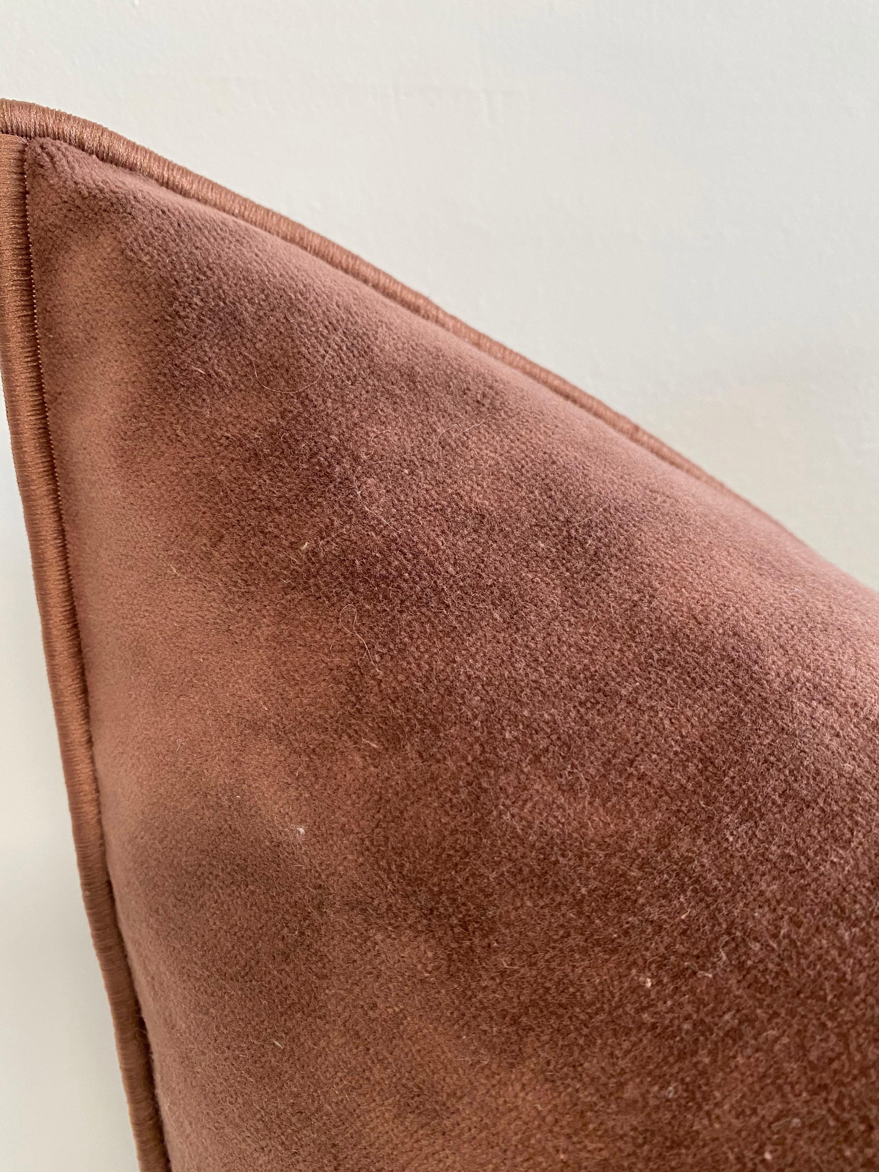 European vintage velvet accent pillow with down feather insert
Color: Argile vintage velvet (Dark Rust Blush Tone)
Size 20