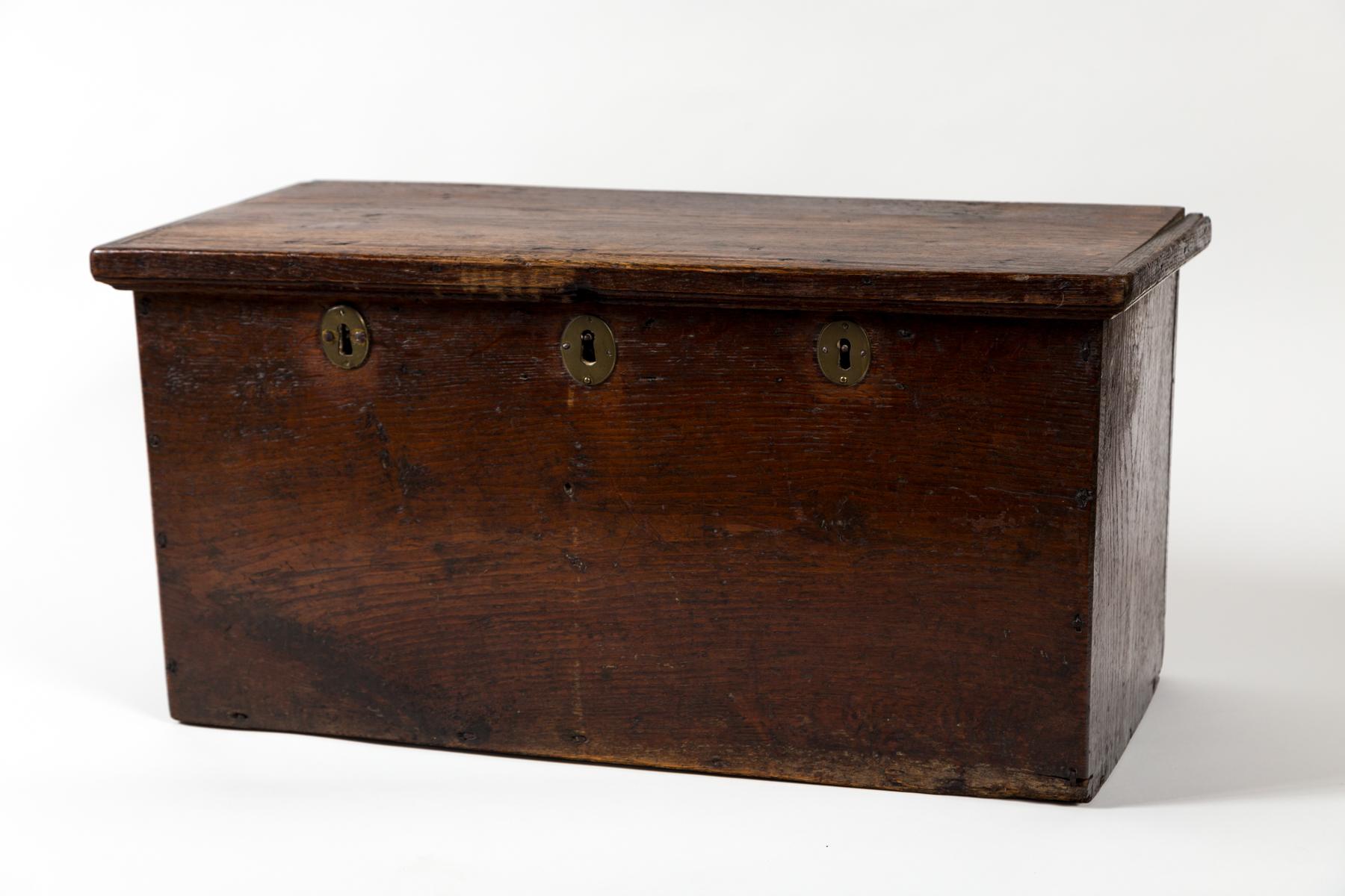 European Walnut Storage Chest, Early 19th Century In Good Condition For Sale In Chappaqua, NY