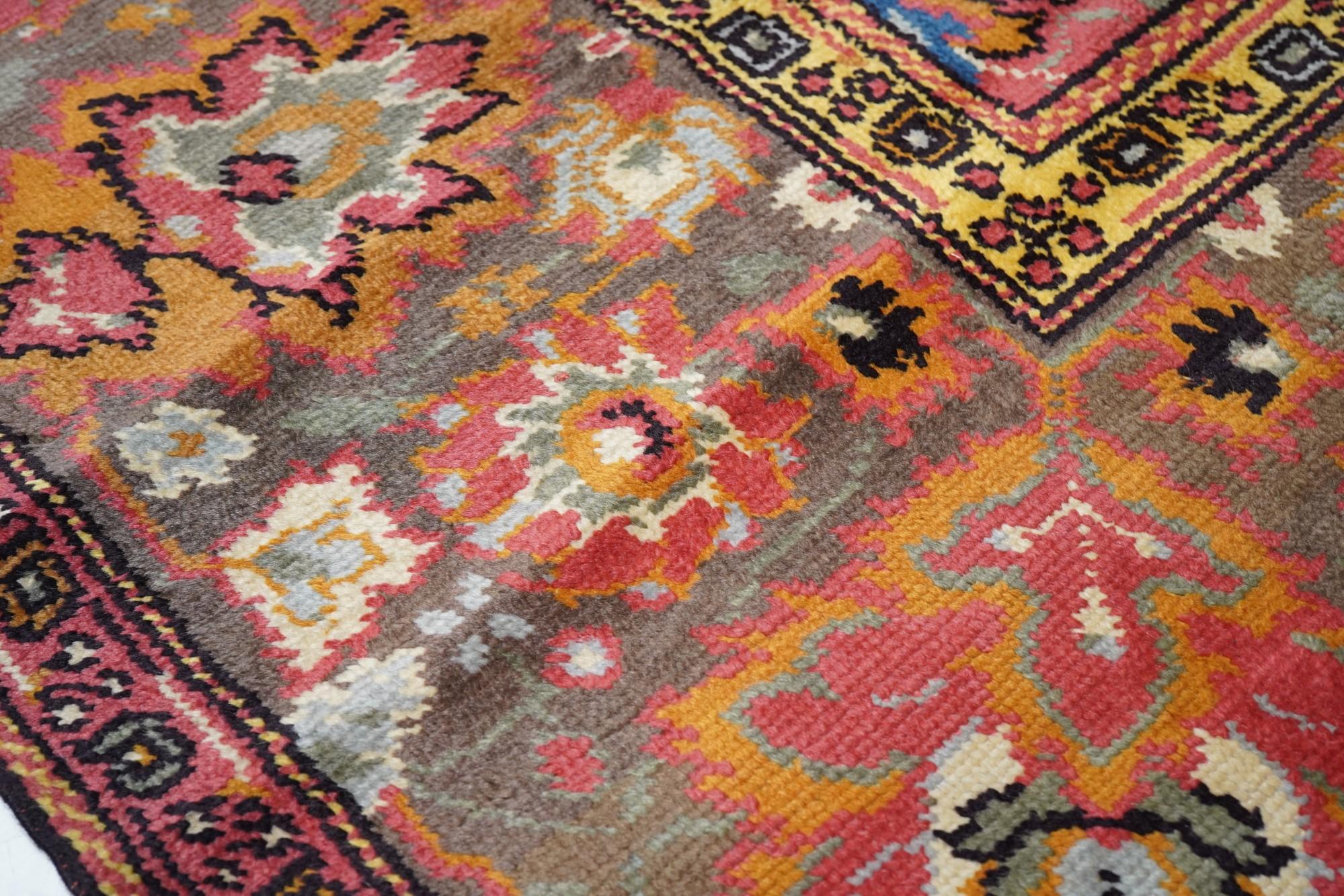 Tapis européen vintage 8'11'' x 15'6'' Excellent état - En vente à New York, NY