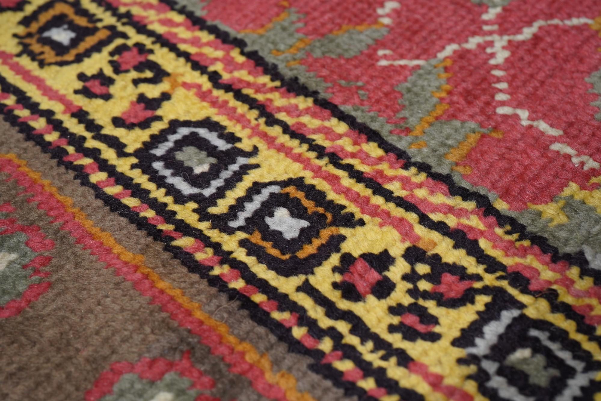Milieu du XXe siècle Tapis européen vintage 8'11'' x 15'6'' en vente