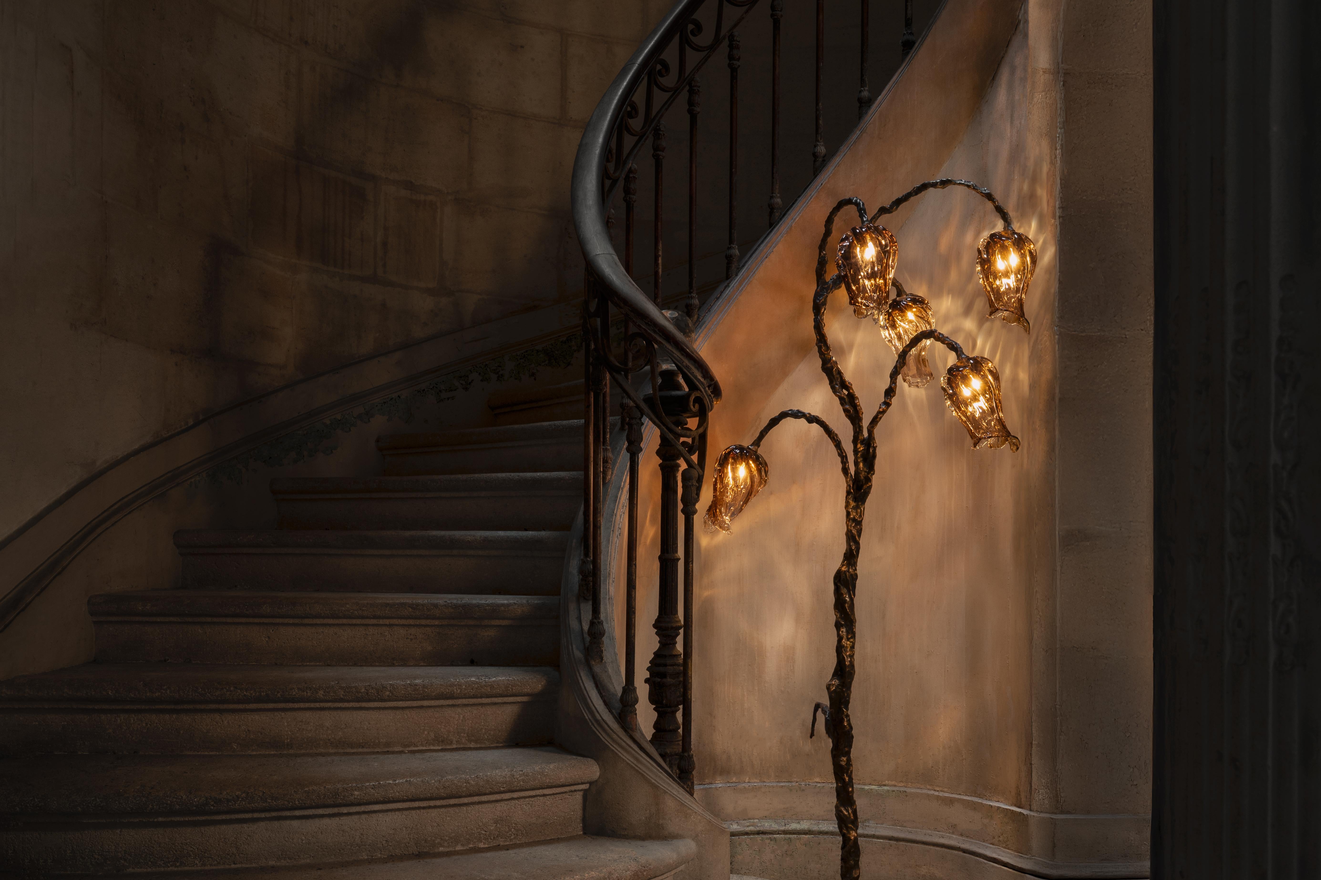 Lampadaire décoratif Eurydice en bronze et verre soufflé par Emilie Lemardeley Neuf - En vente à Geneve, CH