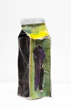 "Black Milk" Sculpture autoportante en carton de lait cousu avec le logo des Black Panthers