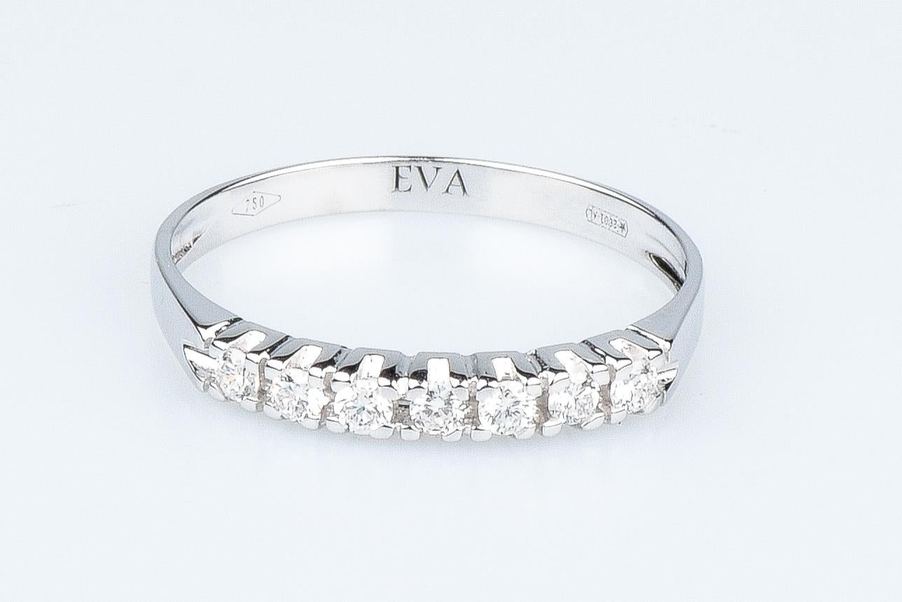 Women's EVA certified Amalia 0.21 carat round brillant synthetic diamond white gold ring For Sale