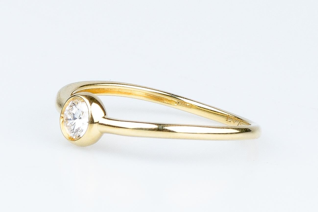 CHIARA model, ring in solid 18-carat yellow gold adorned with a 0.20 carat round brilliant synthetic diamond.

• Carats: 0.20 ct

• Color: DEF

• Clarity: VS

• 1.60 grams

• Available sizes (EU): 49 to 54, free size adjustment.

• Dimensions: 0.5 x