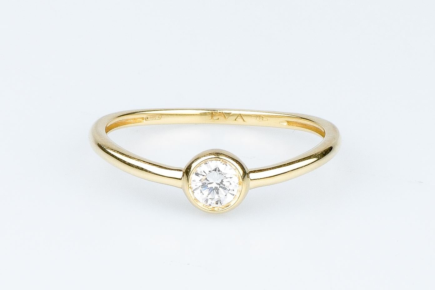 Women's EVA certified Chiara 0.2 carat round brillant synthetic diamond yellow gold ring For Sale