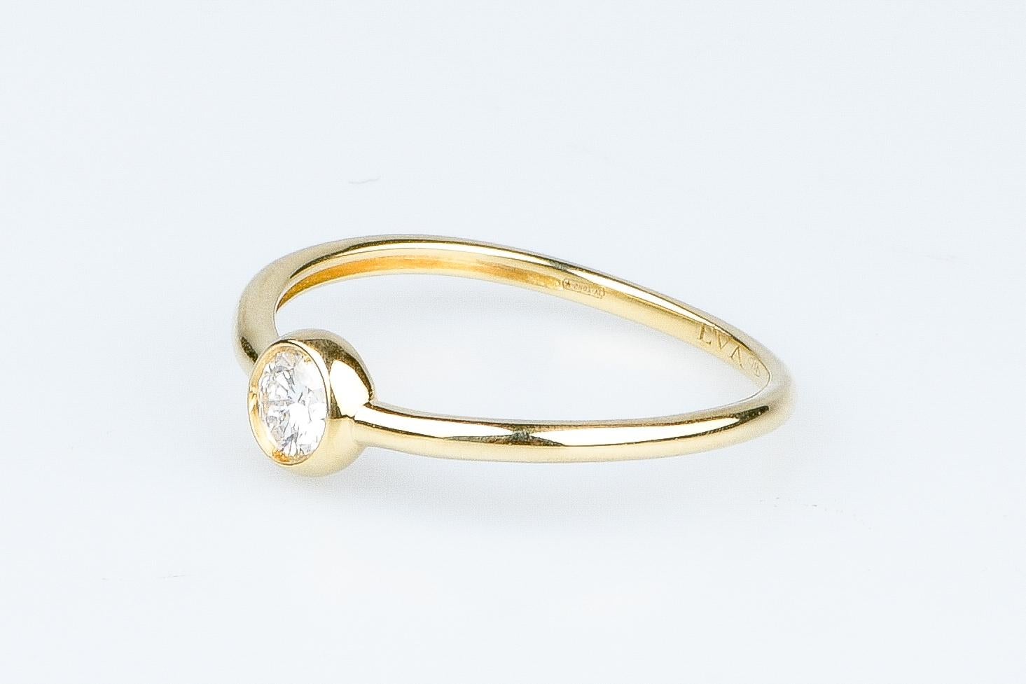 EVA certified Chiara 0.2 carat round brillant synthetic diamond yellow gold ring For Sale 1