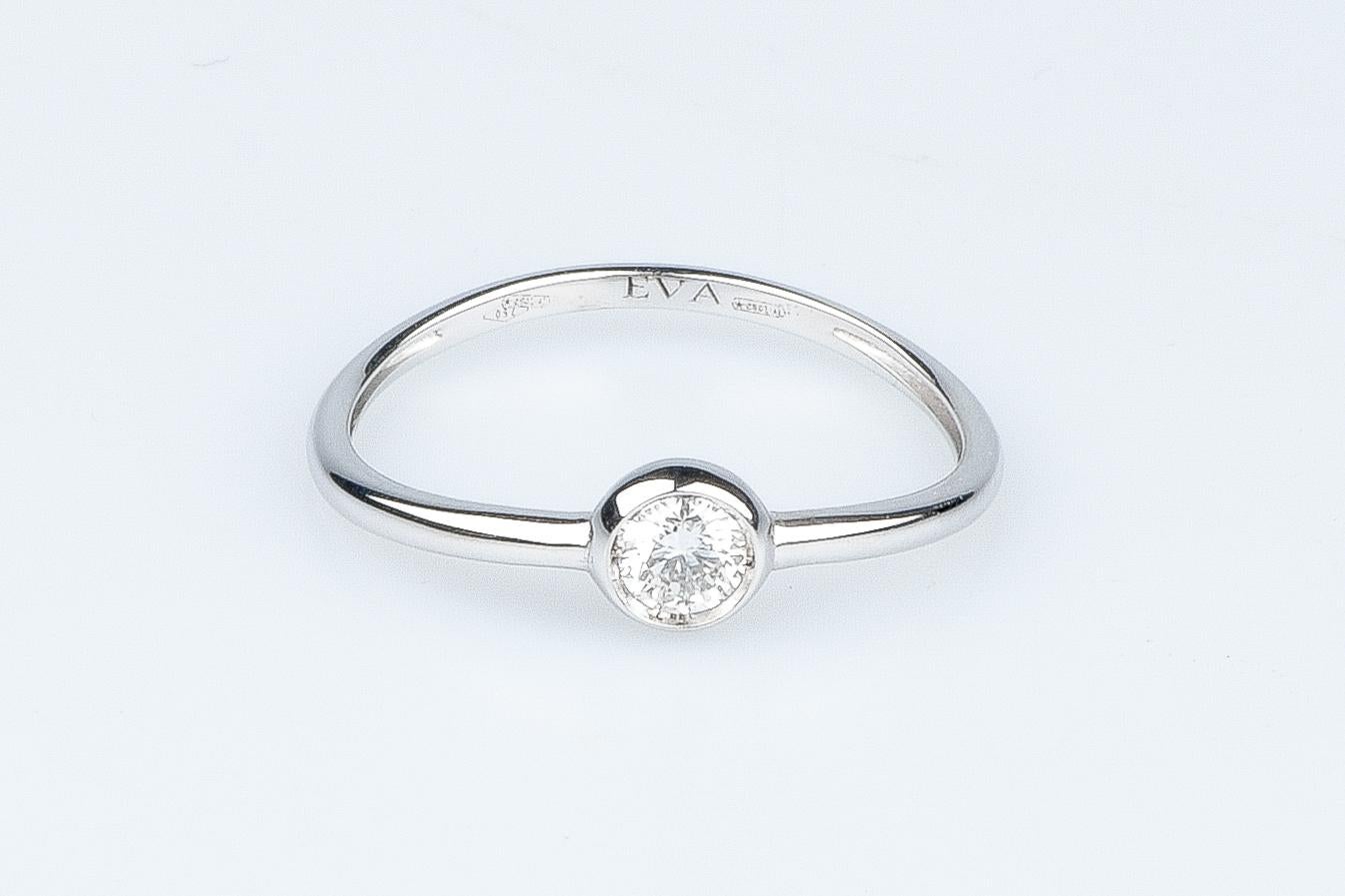 Women's EVA certified Chiara 0.20 carat round brillant synthetic diamond white gold ring For Sale