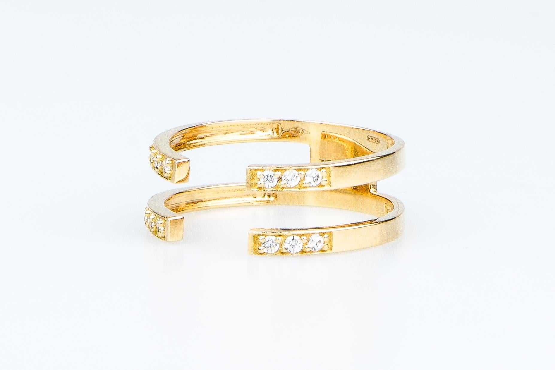 LARA model, ring in solid 18K yellow gold adorned with 12 round brilliant synthetic diamonds of 0.12 carat (i.e. 0.01 ct each.)

• Carats: 0.12 ct total

• Color: DEF

• Clarity: VS

• 2 grams

• Available sizes (EU): 50 à 54, free size