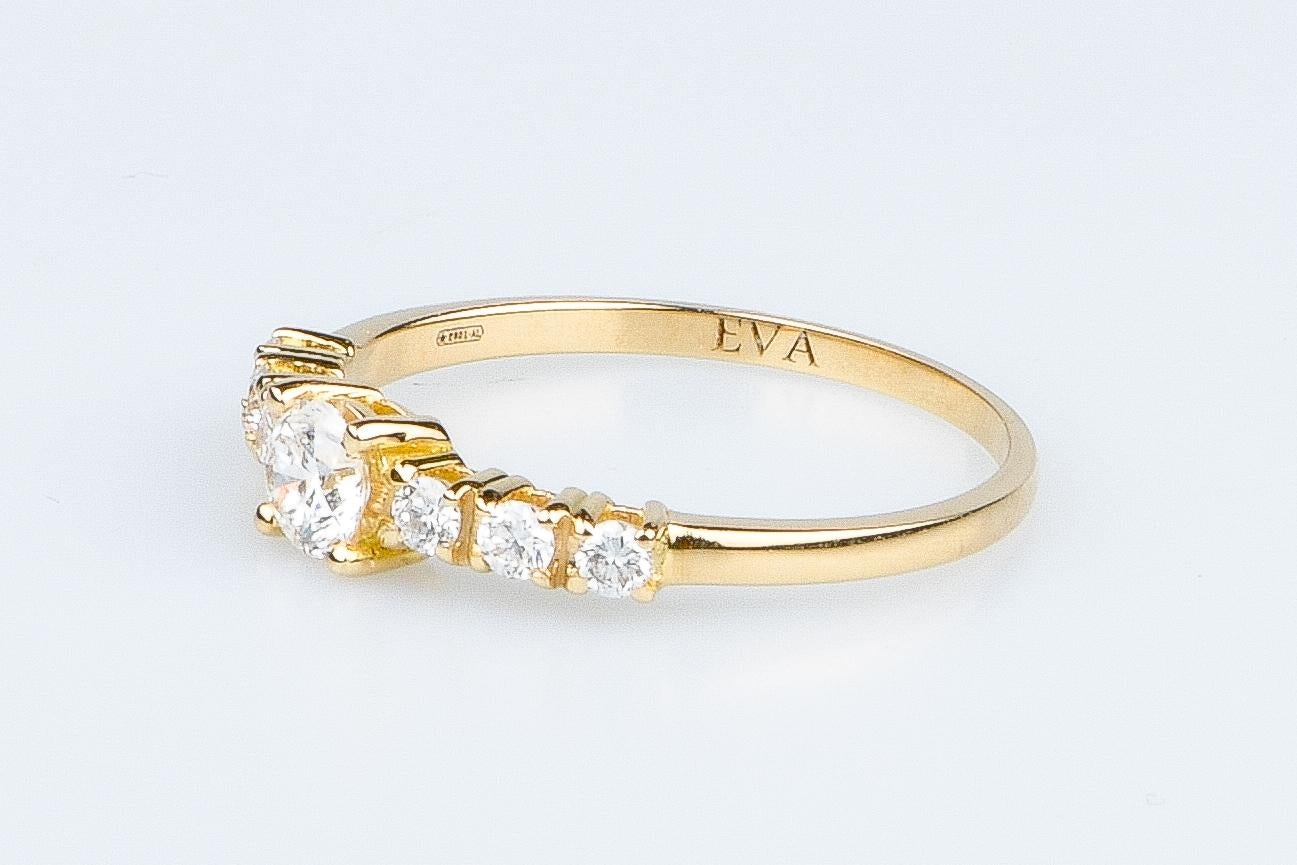 EVA-zertifizierter Luna Gelbgoldring mit 0,68 Karat rundem brillanten synthetischen Diamanten im Angebot 1