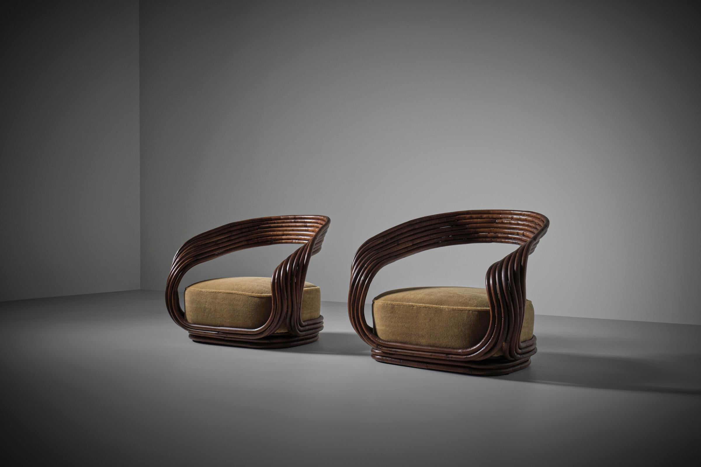 Original Eva armchairs by Giovanni Travasa for Vittorio Bonacina, Italy 1965. Beautiful sculptural bent palm frame which are shaped together like ribbons with a large cushioned seat. The old model is different from the newer production, the old ones