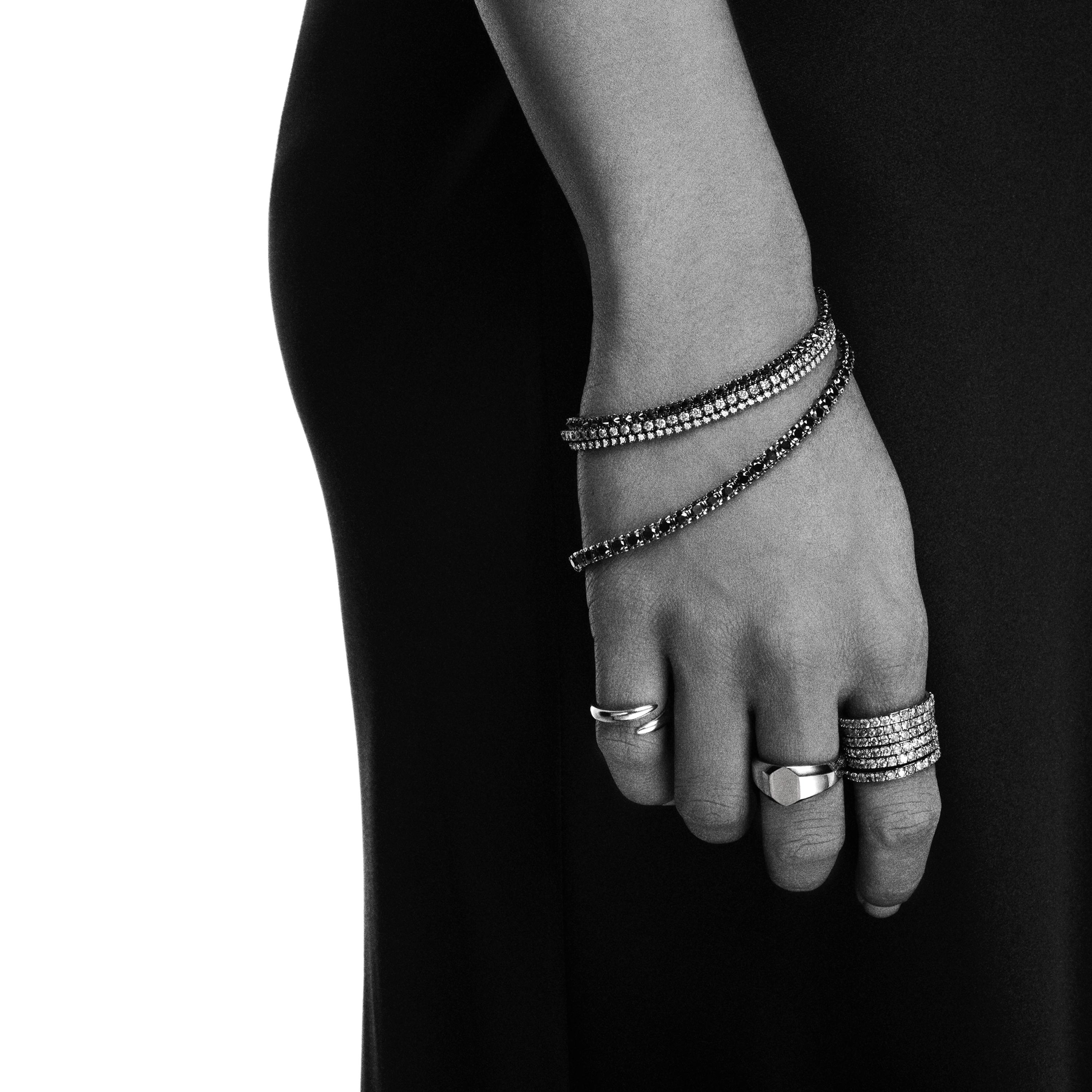 18K Blackened White Gold Tennis Bracelet with 6.21ct of Black Diamonds. 3mm width.

This bracelet is 7 inches but can be ordered in additional lengths.  This style also comes in additional gold and diamond varieties, please inquire for other