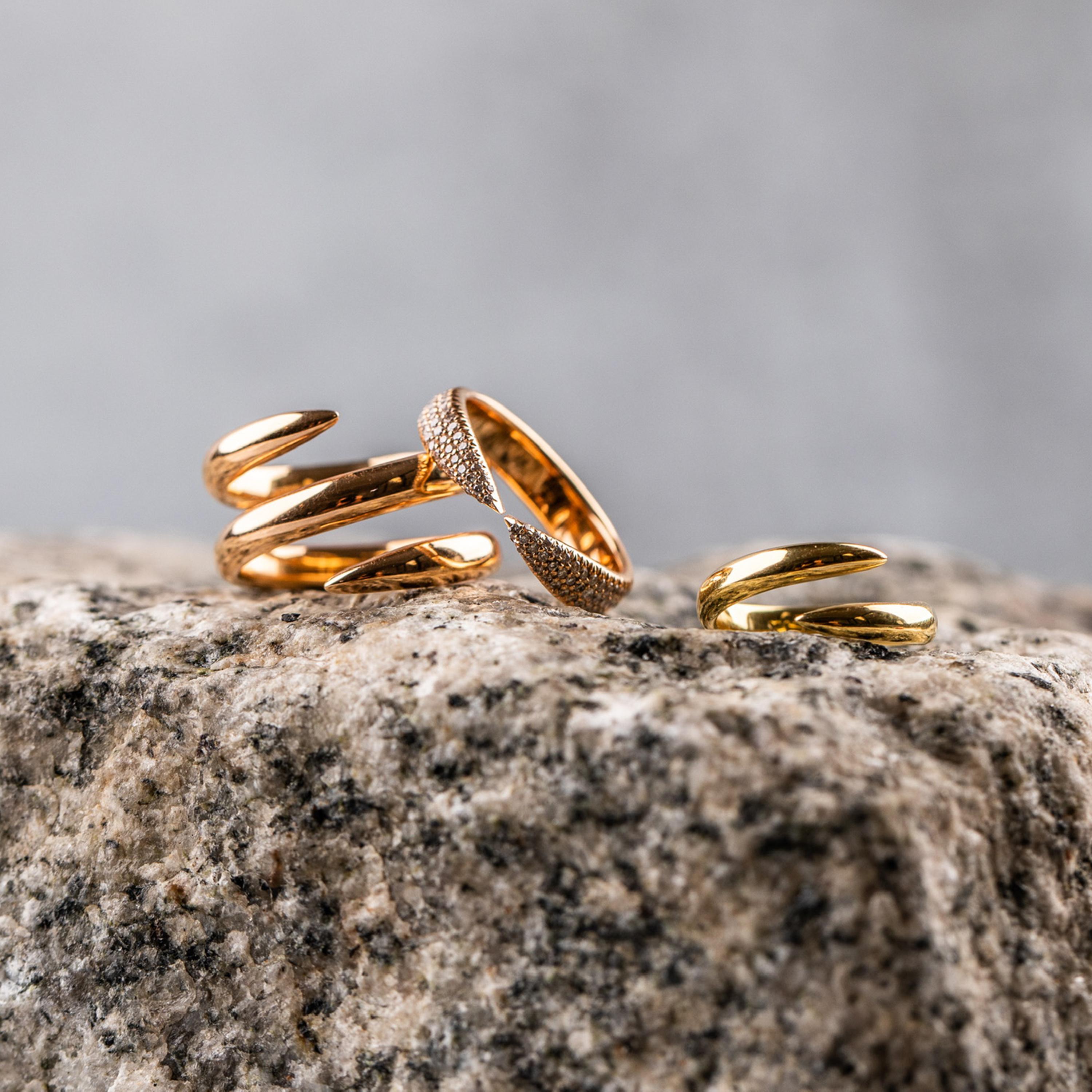 Contemporary Eva Fehren Wrap Claw Ring in 18 Karat Rose Gold For Sale