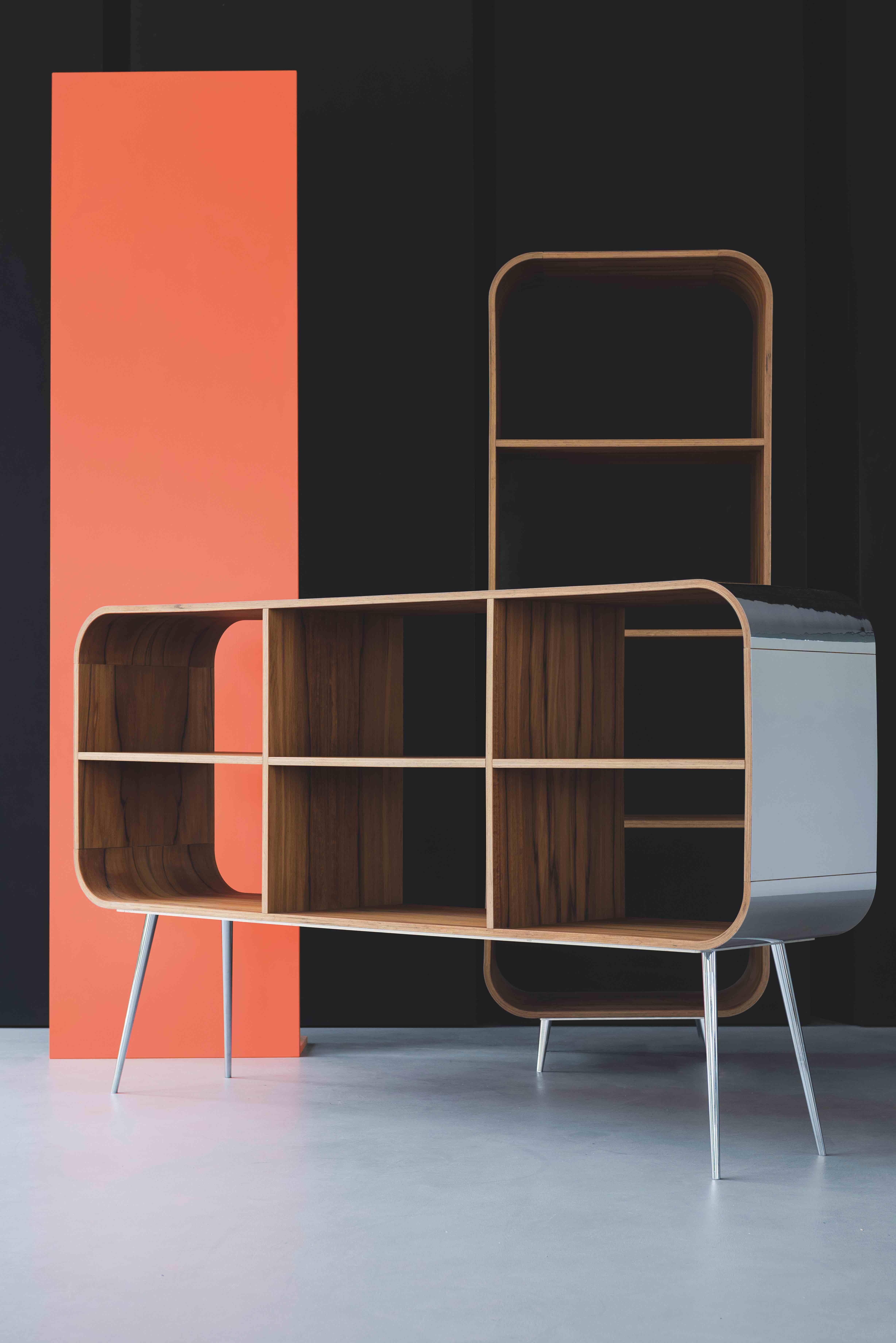 Eva III vertical shelve is designed to fit all your needs of storage and display. Modern and simple 
with chrome reflections. Made of apple wood a symbol of femininity and source of inspiration for it’s name.
While curvatures are fixed, the height