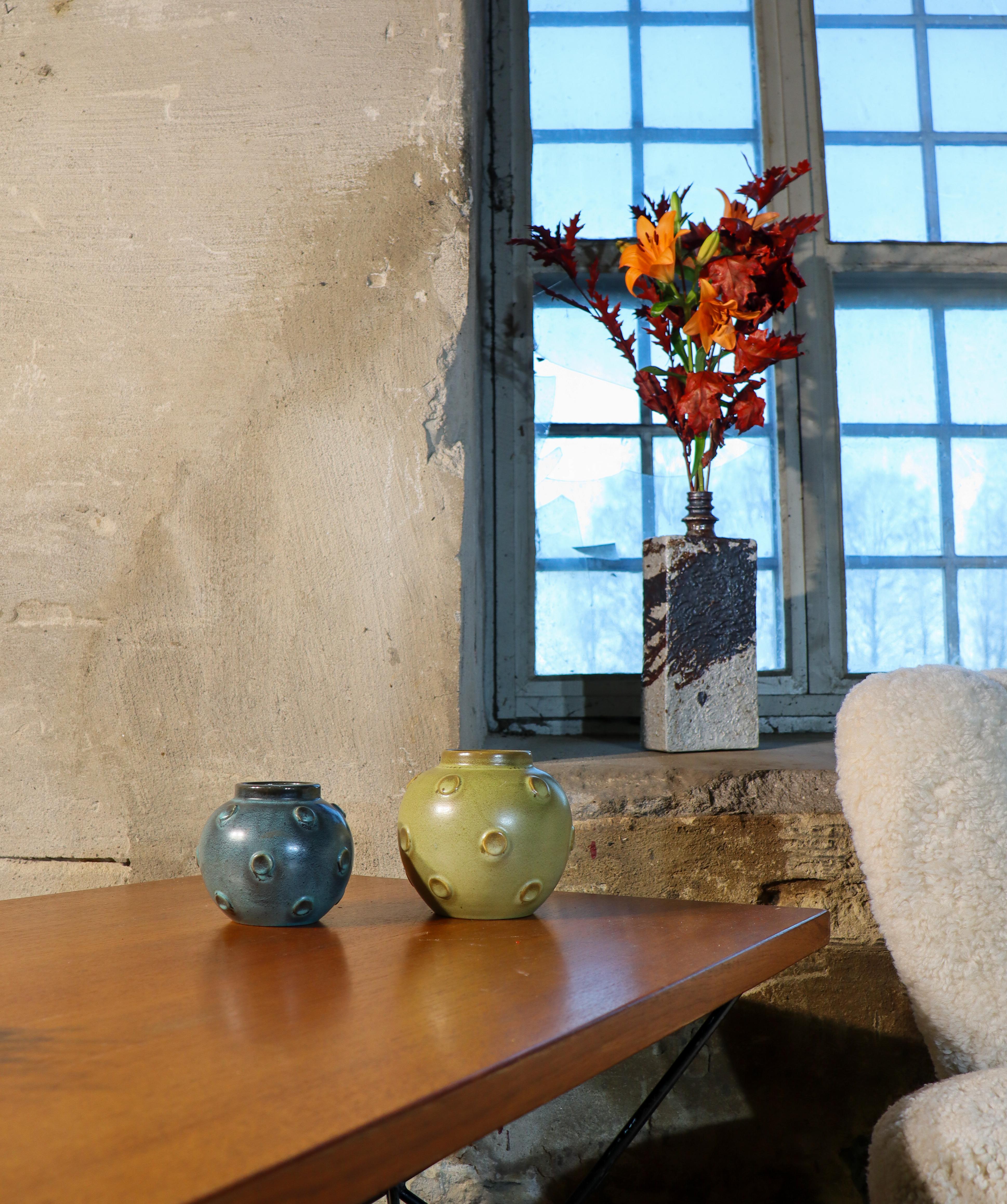 Eva Jancke-Björk - Vase rond jaune foncé avec relief - Bo Fajans 1940s en vente 2