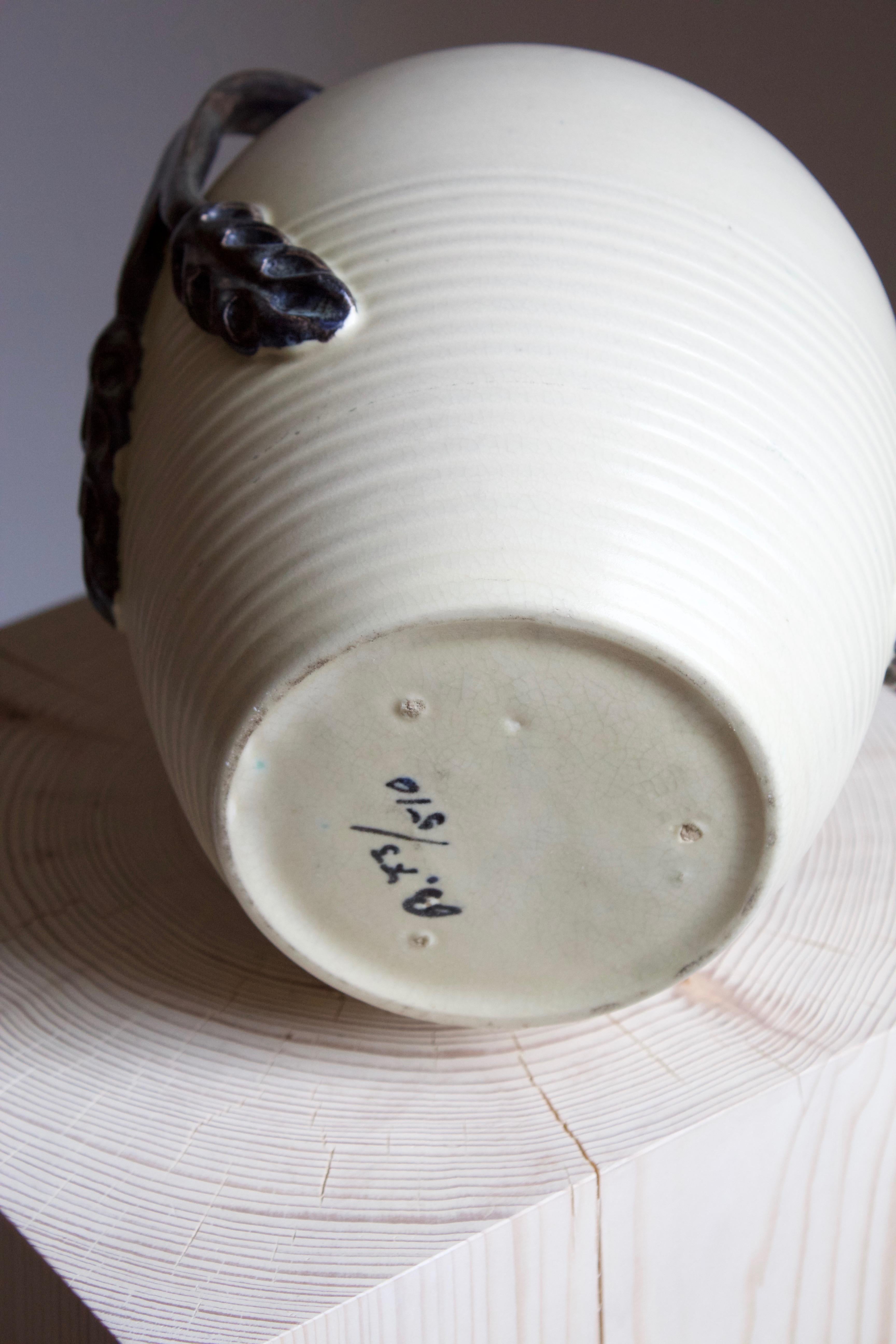 Eva Jancke Björk, Sizable Vase, Glazed Stoneware, for Bo Fajans, Sweden, 1940s In Good Condition In High Point, NC