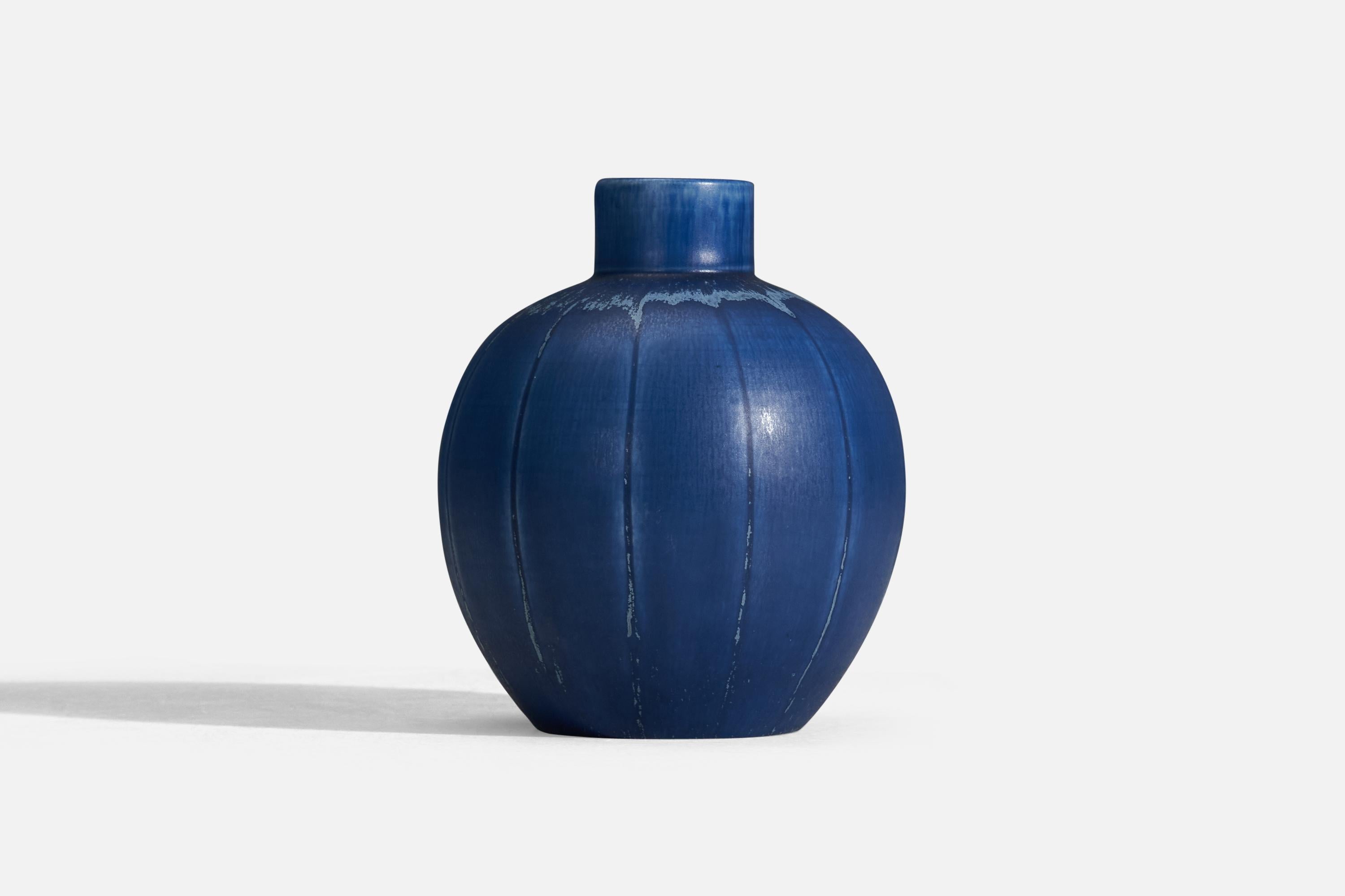  Eva Jancke Björk, Vase, blau glasiertes Steingut, Bo Fajans, Schweden, 1940er Jahre (Skandinavische Moderne) im Angebot