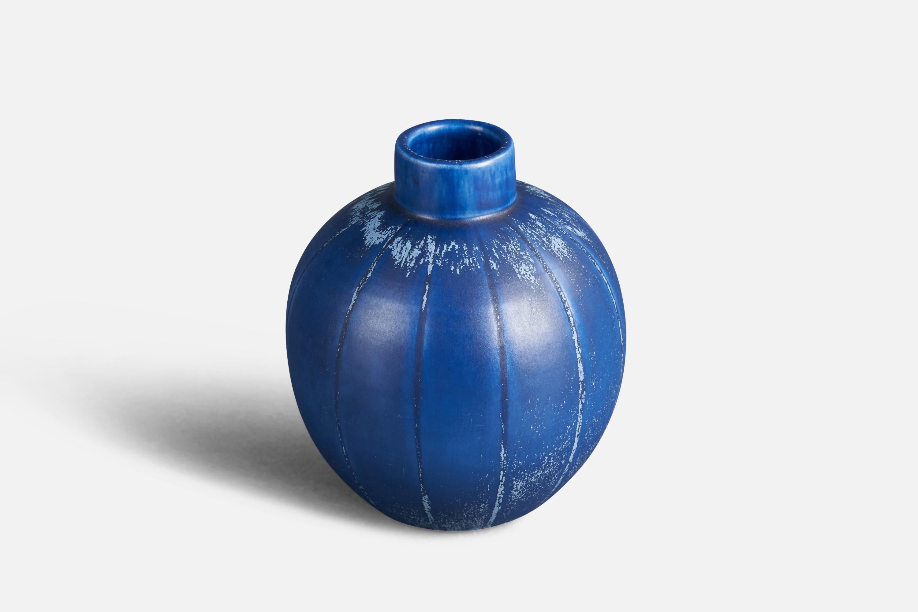Eva Jancke-Björk, Vase, blau glasiertes Steingut, Bo Fajans, Schweden, 1940er Jahre im Zustand „Gut“ im Angebot in High Point, NC