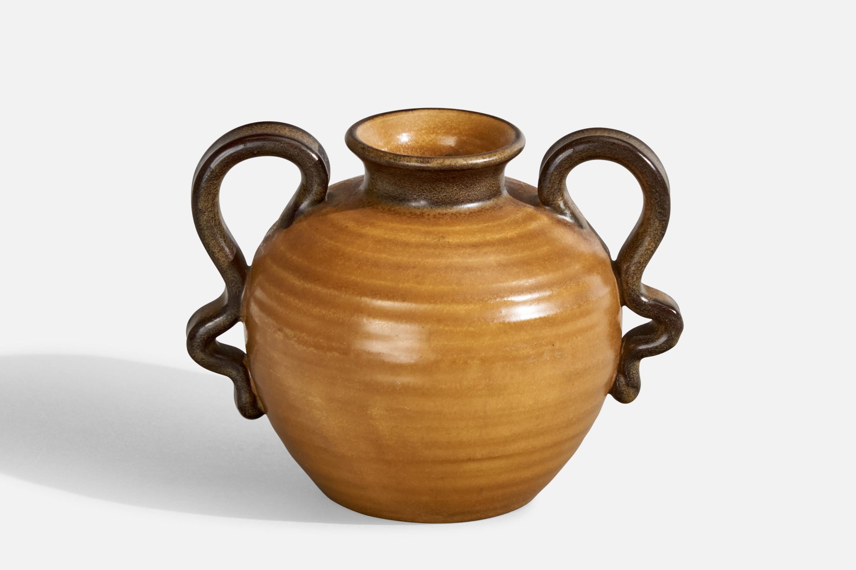 Vase en céramique marron et beige glacé conçu par Eva Jancke-Björk et produit par Bo Fajans, Suède, c.C. 1940.
