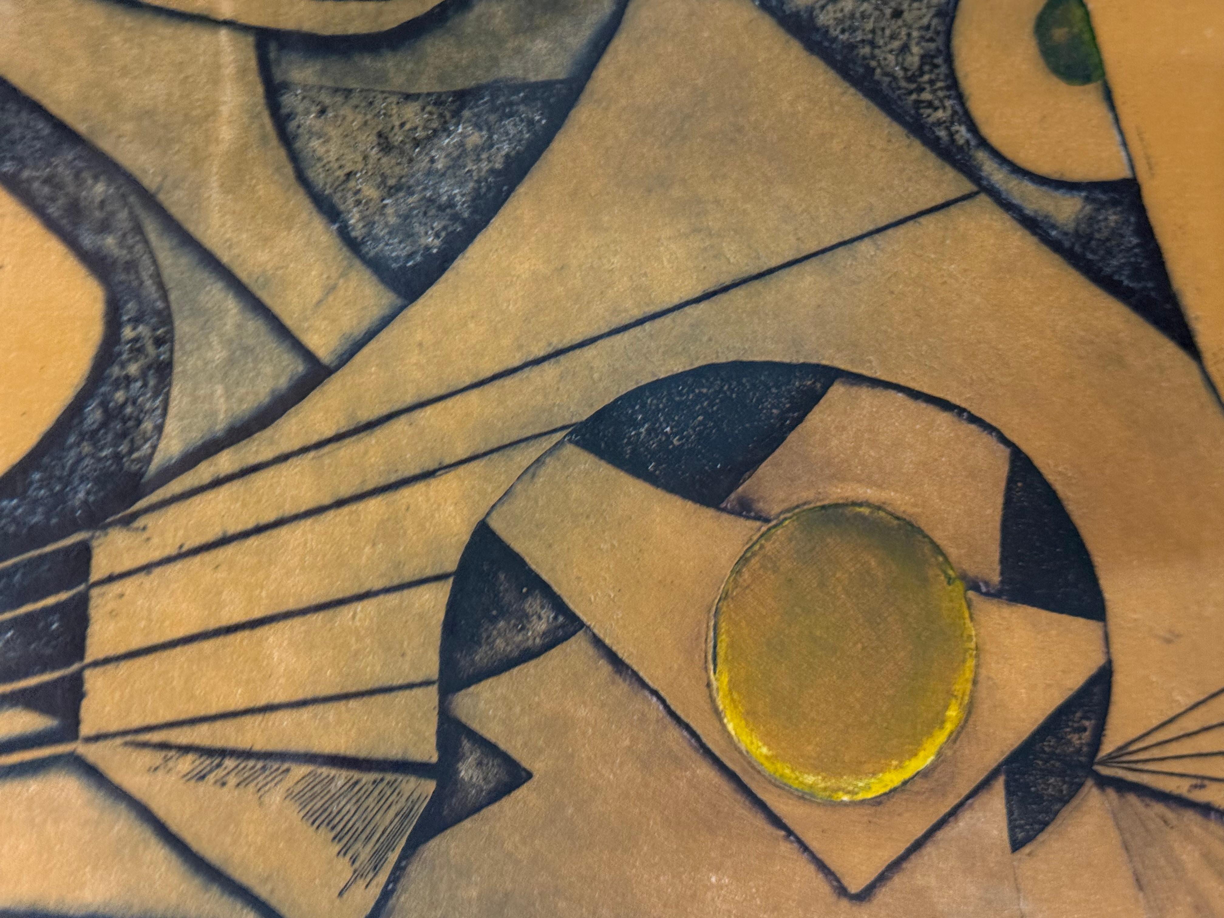 Dans cette lithographie sans titre, Eva Kolosvary-Stupler distille la forme dans un dialogue entre masse et mouvement. Sur la gauche, une barre verticale ocre affirme sa stabilité, tandis que d'elle émerge une figure triangulaire dynamique ponctuée