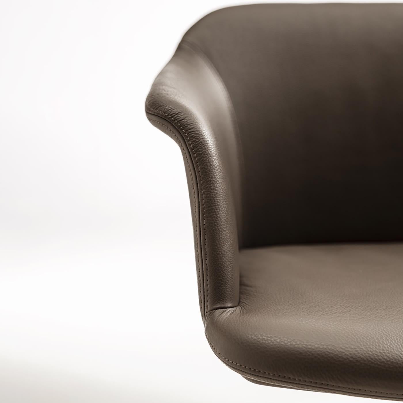 Modern Eva Leather Padded Swivel Chair For Sale