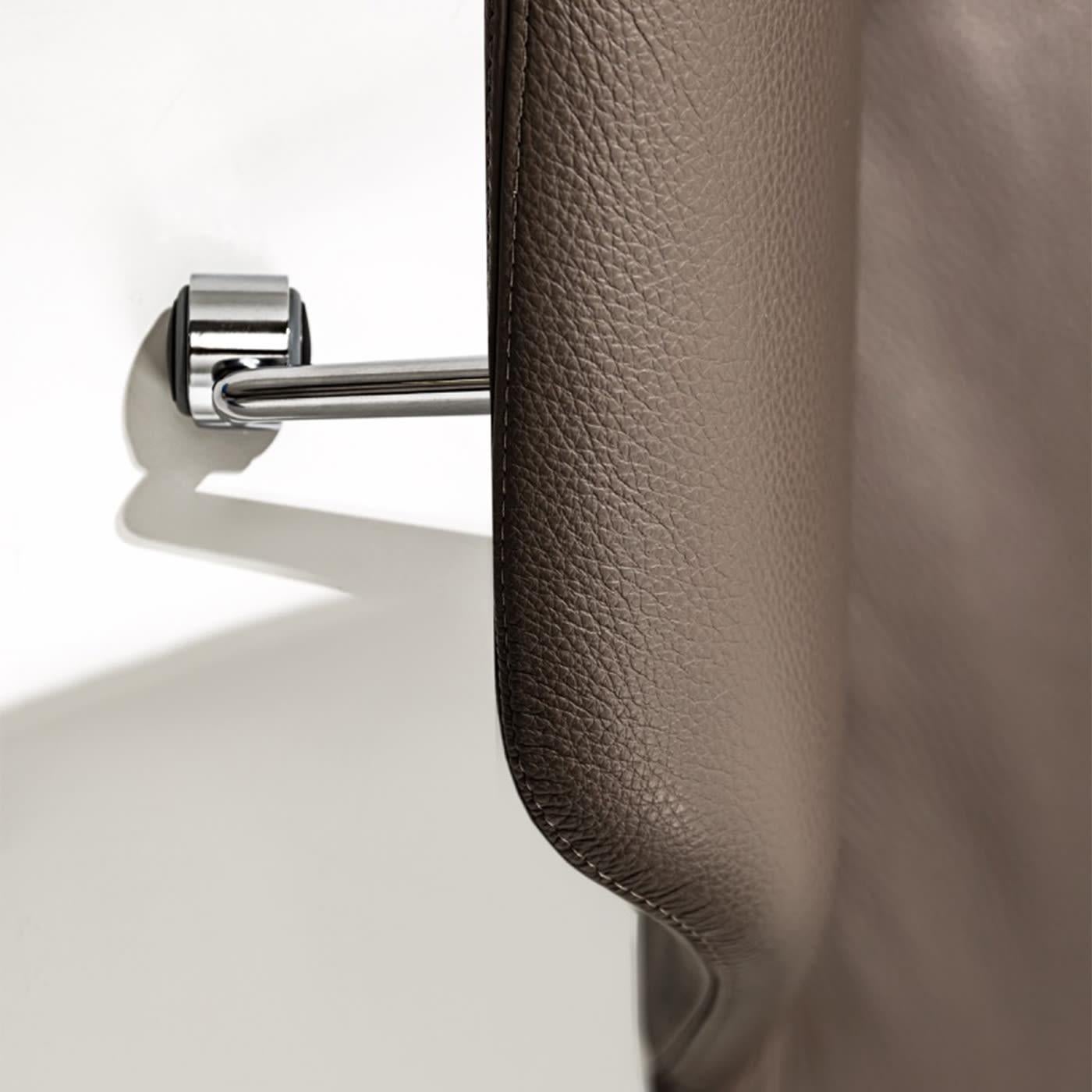 Italian Eva Leather Padded Swivel Chair For Sale
